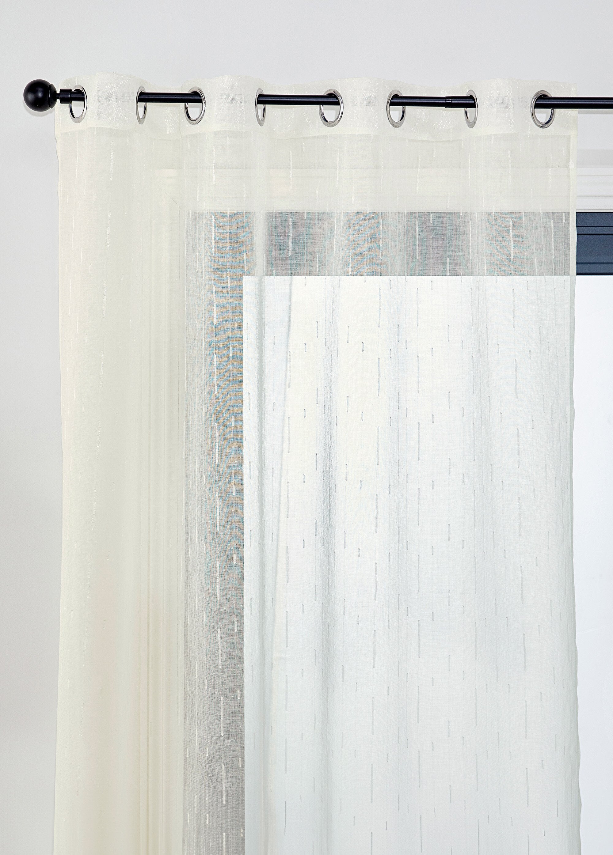 Linen_panel_with_cut_threads_and_eyelet_finish_Ivory_FA1_slim