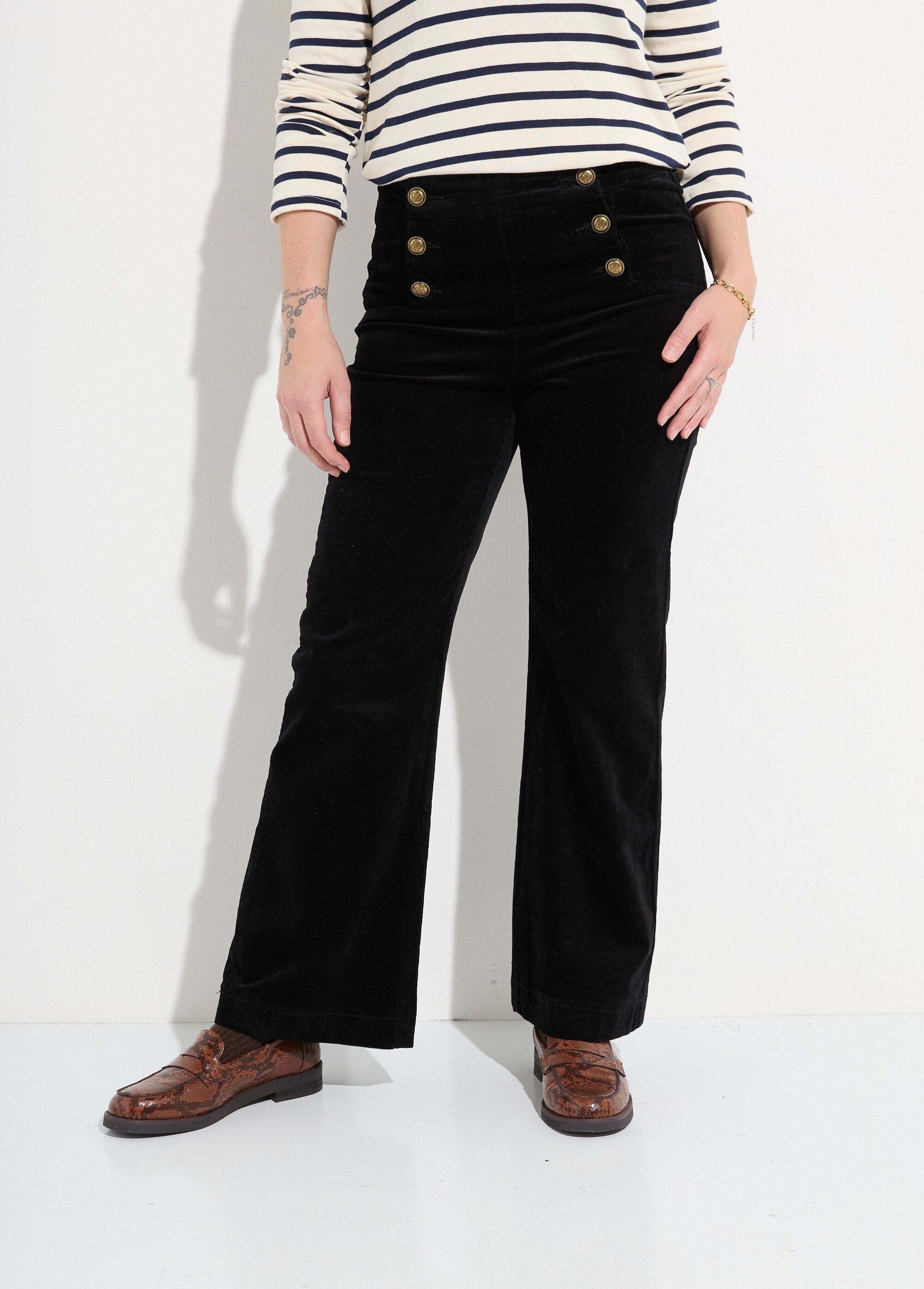Flared_Velvet_Bridge_Pants_Black_FA1_slim