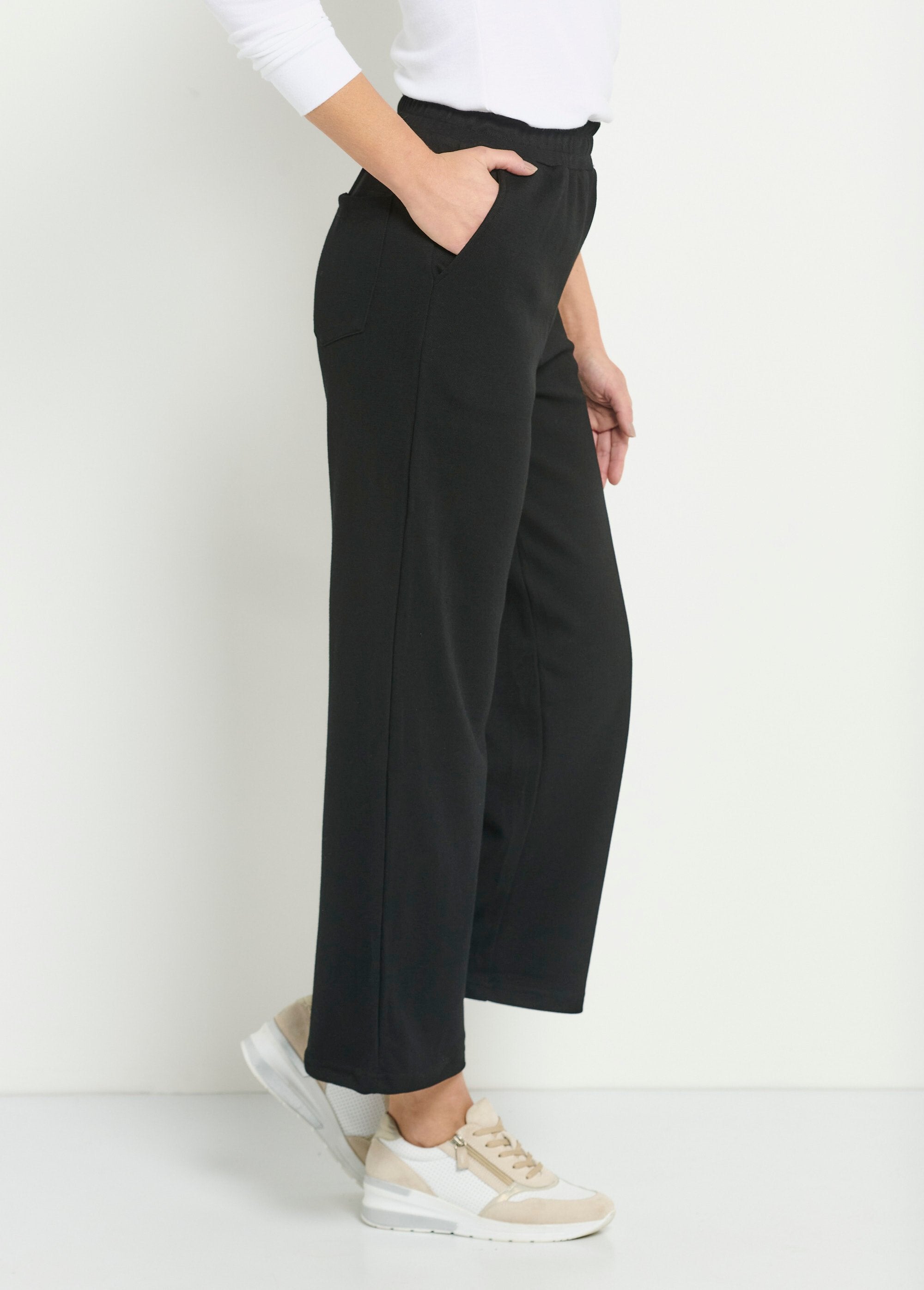 Wide_comfort_polo_knit_pants_Black_DR1_slim