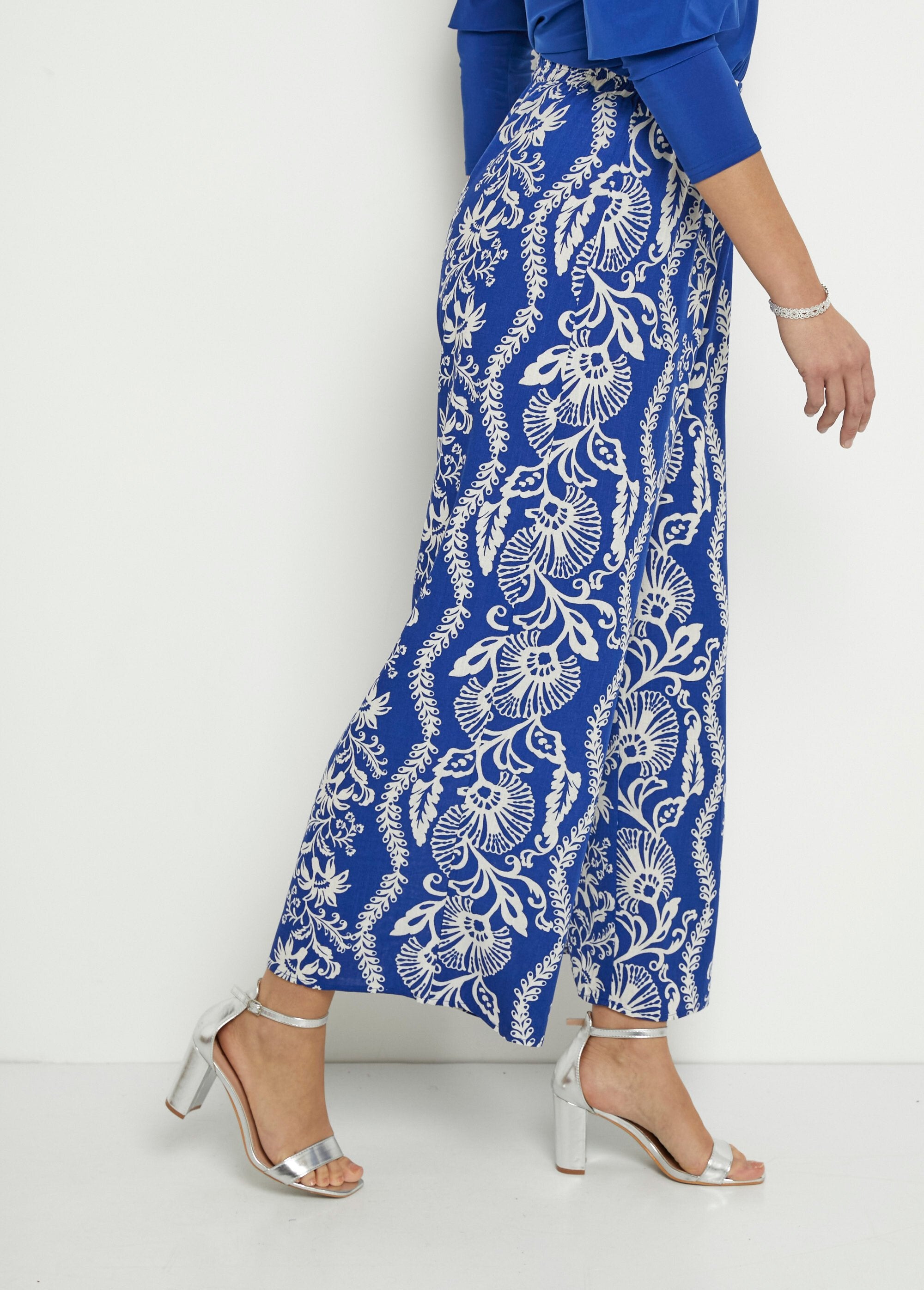 Wide-legged_leaf_print_pants_Blue_and_ecru_DR1_slim