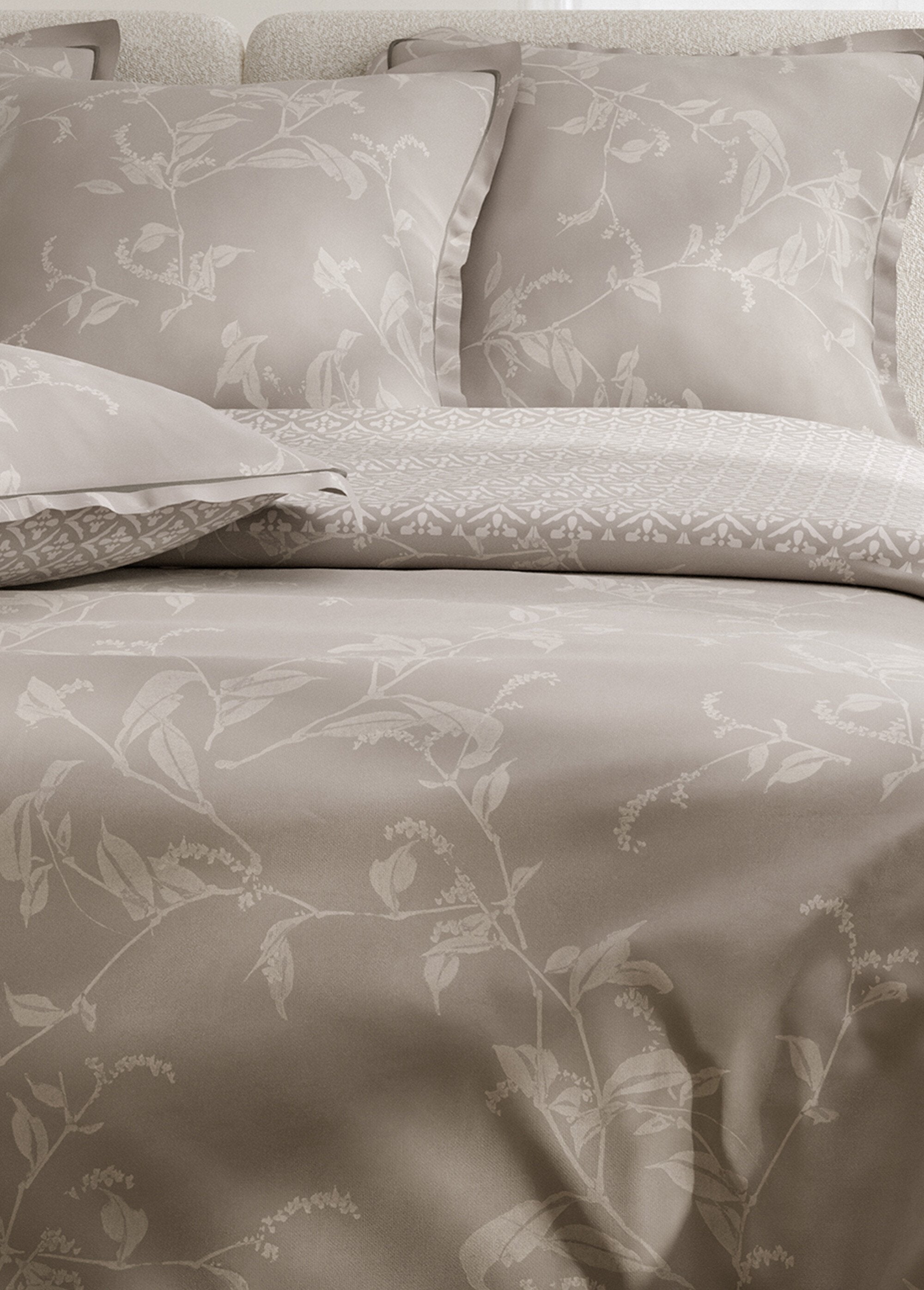 4-piece_percale_bed_set_with_flat_sheet,_stencil_Gray_DE3_slim