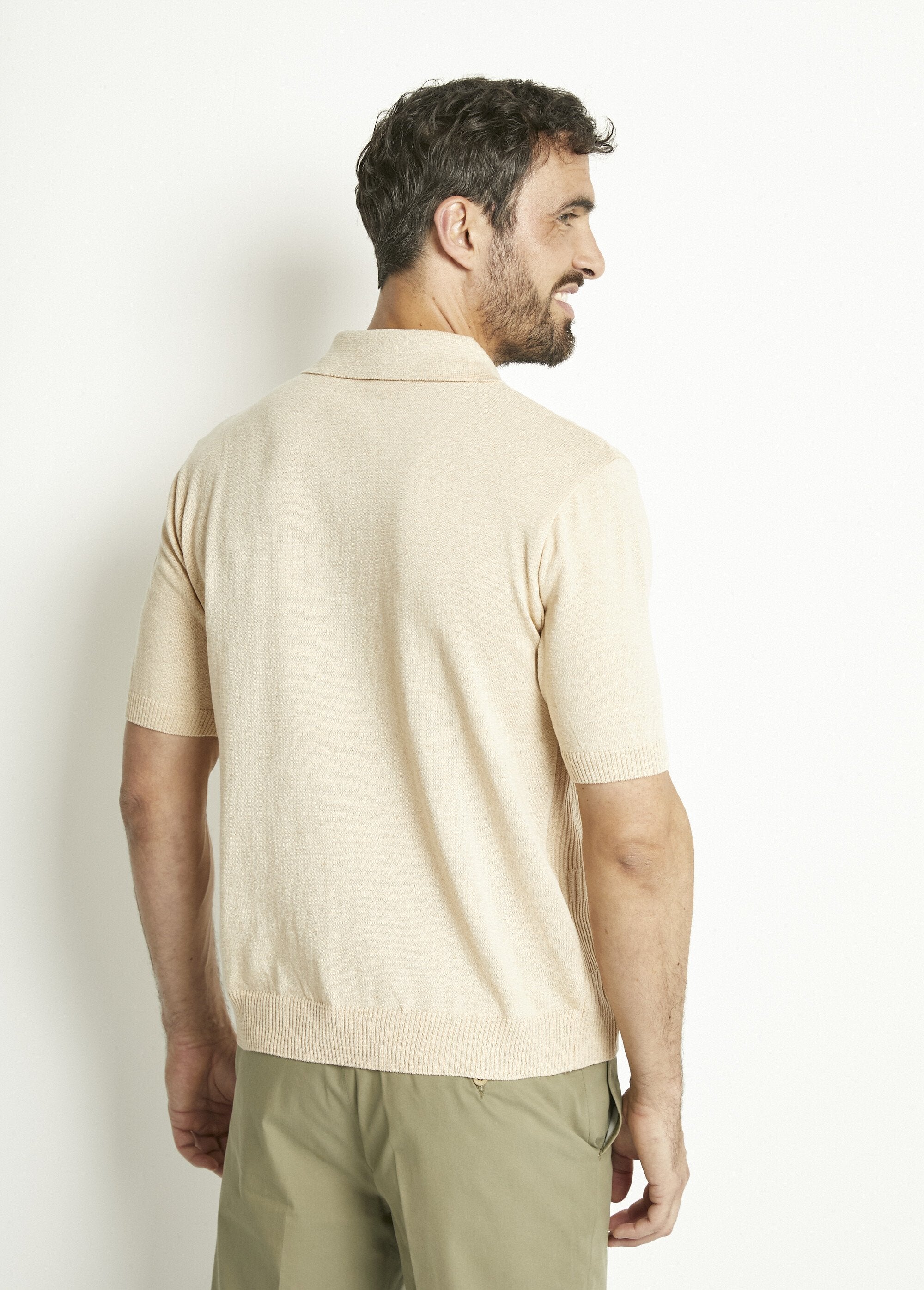 Plain_short-sleeved_zipped_polo_shirt_in_carded_cotton_Beige_DO1_slim