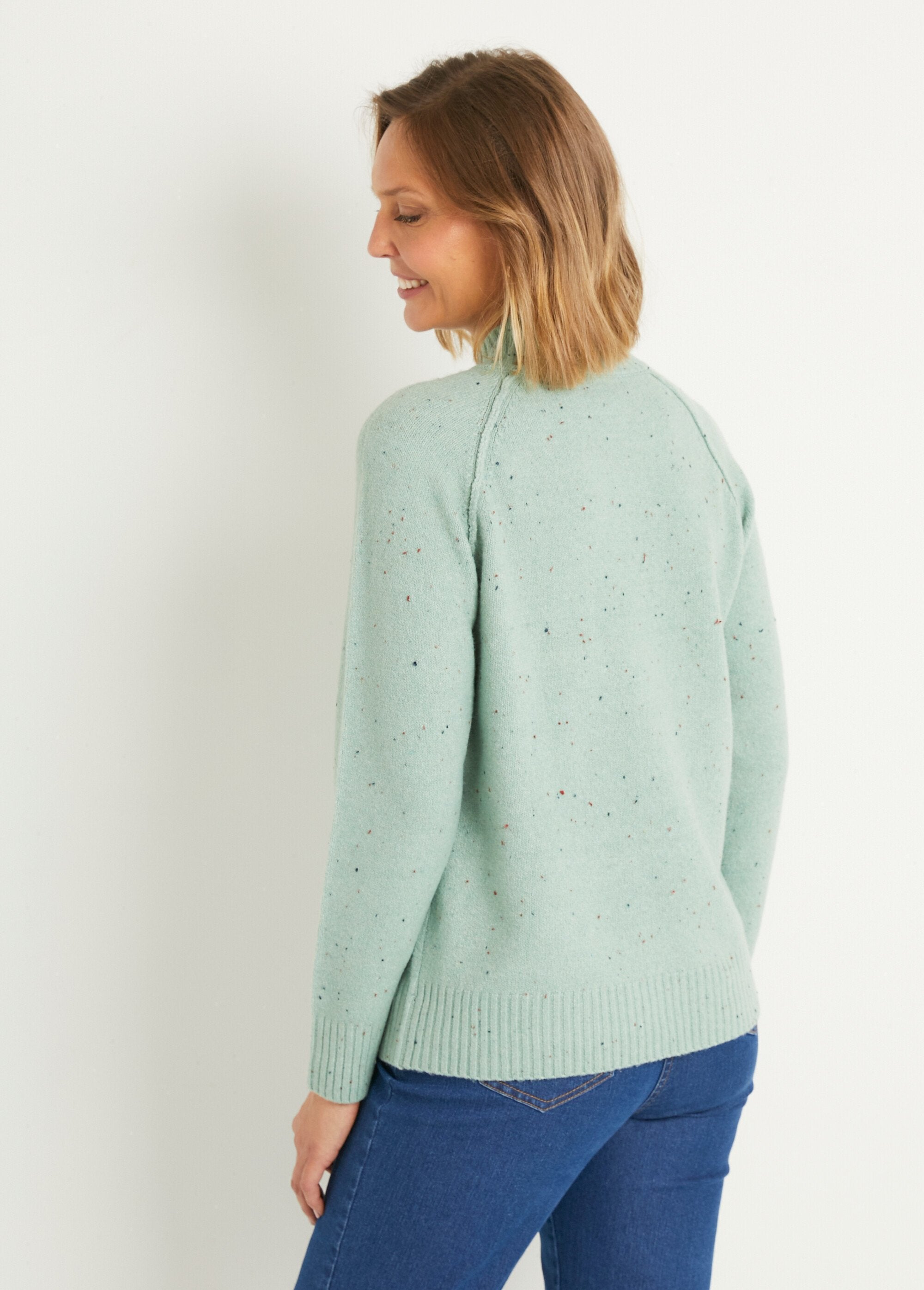 Warm_raglan_sweater_with_speckled_stand-up_collar_Green_DO1_slim