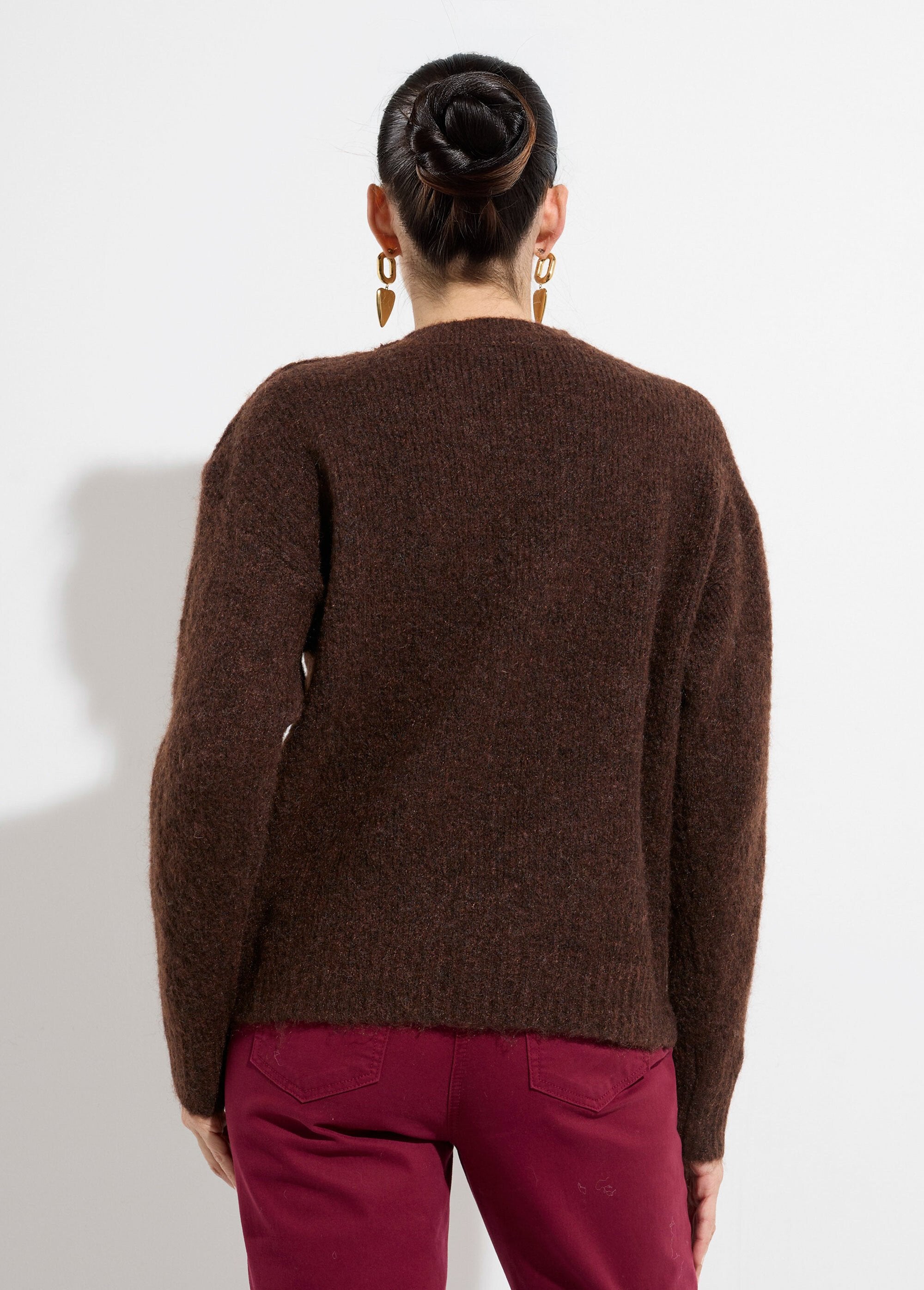 Pull_col_rond,_boutons_bijou_en_métal_Chocolat_DO1_slim