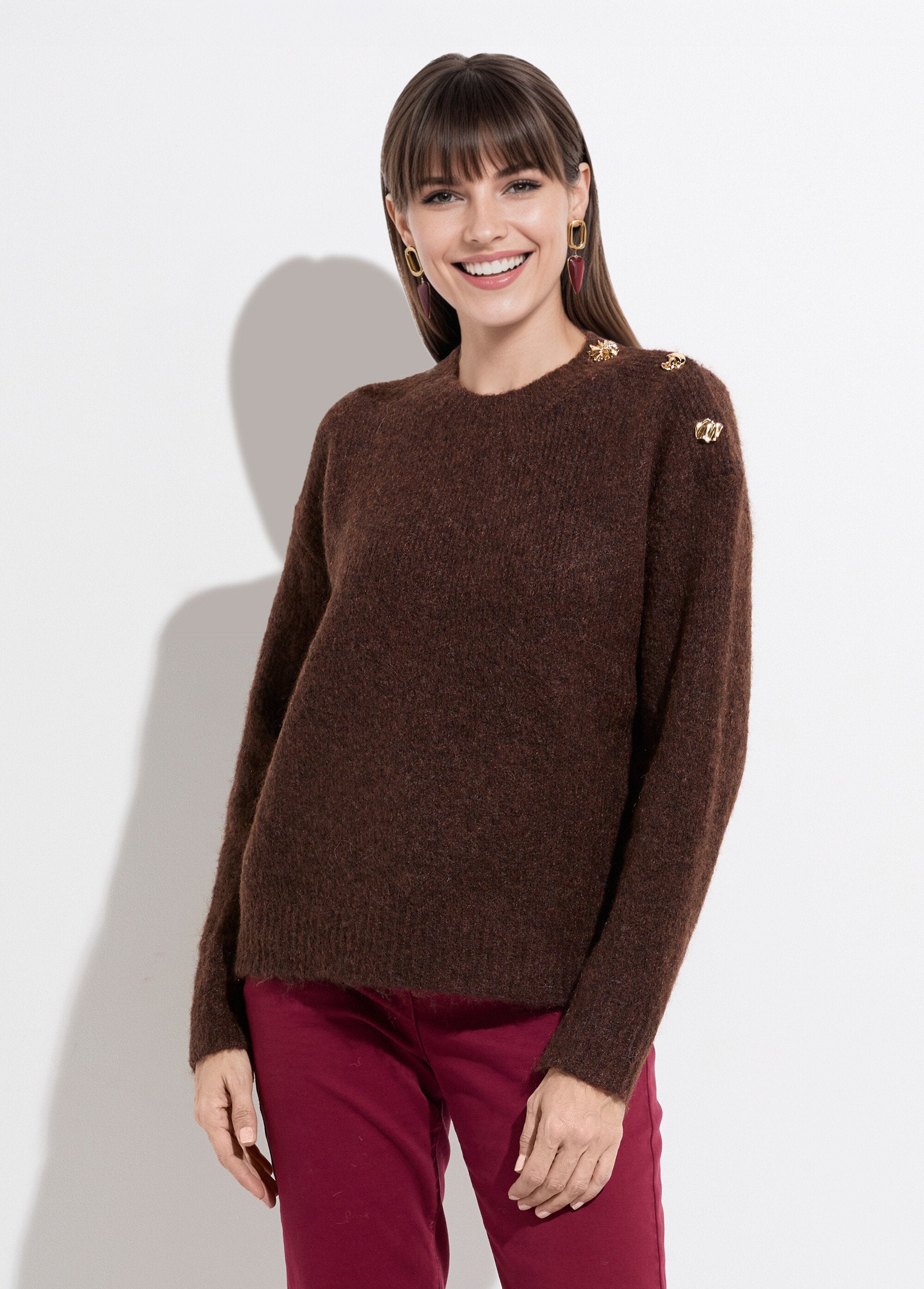 Pull_col_rond,_boutons_bijou_en_métal_Chocolat_FA1_slim