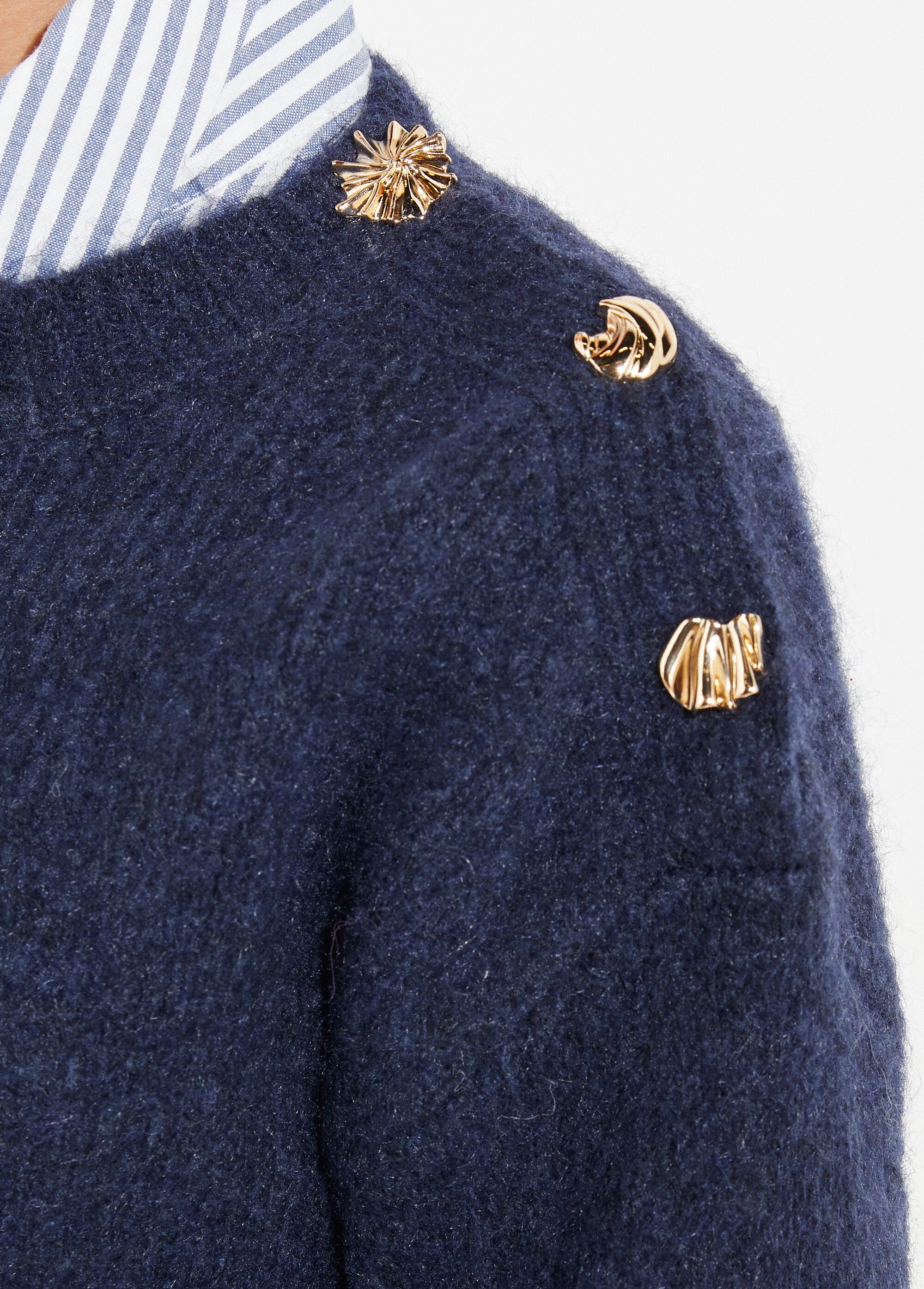 Round_neck_sweater,_metal_jewel_buttons_Blue_DE1_slim