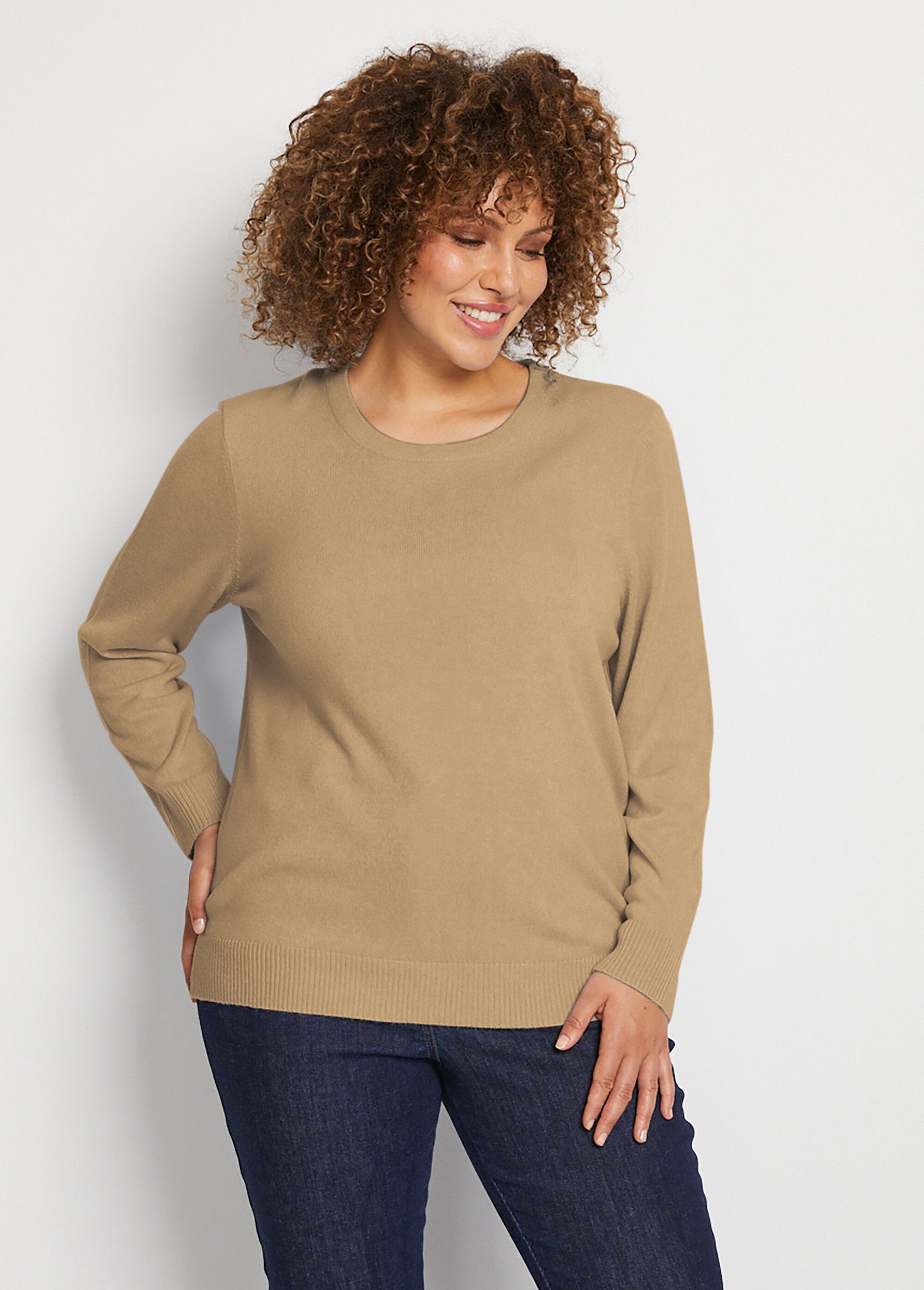 Soft_round_neck_long_sleeve_sweater_camel_FA1_curvy