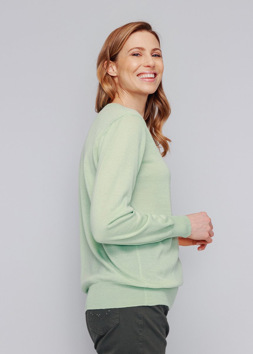 Round_neck_long_sleeve_merino_wool_sweater_Nile_green_DR1_slim