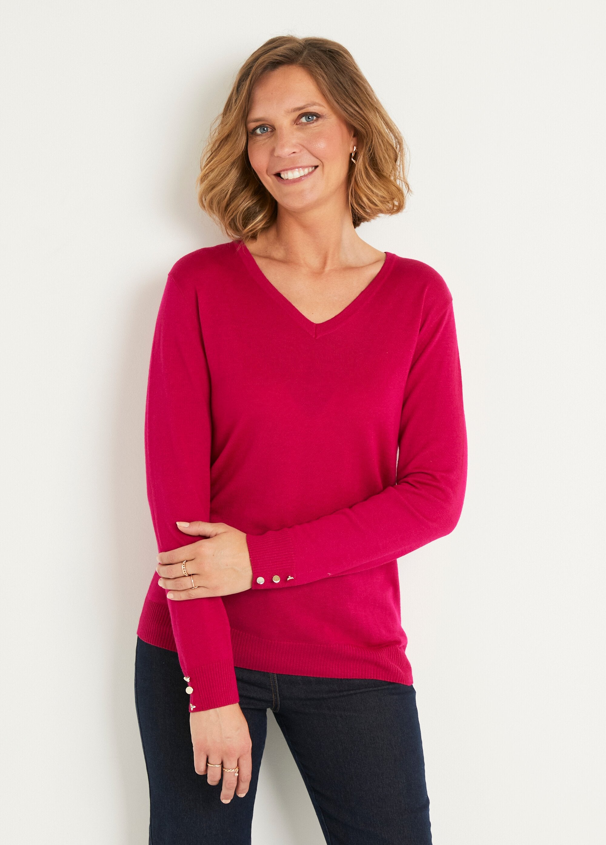 Fine_V-neck_sweater_in_plain_jersey_with_merino_wool_Cassis_FA1_slim