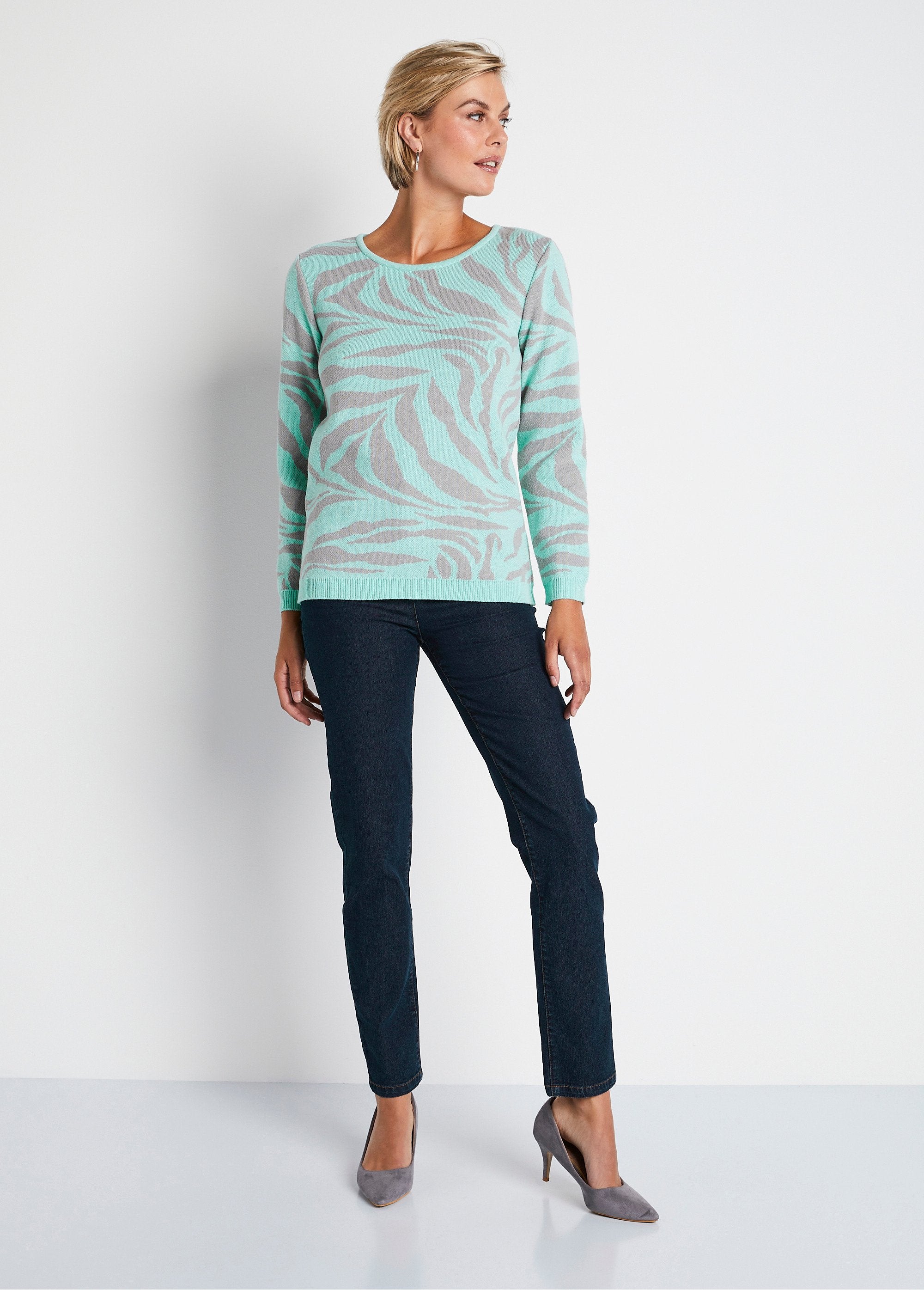 Soft_zebra_jacquard_round_neck_sweater_Onyx_and_gray_SF1_slim