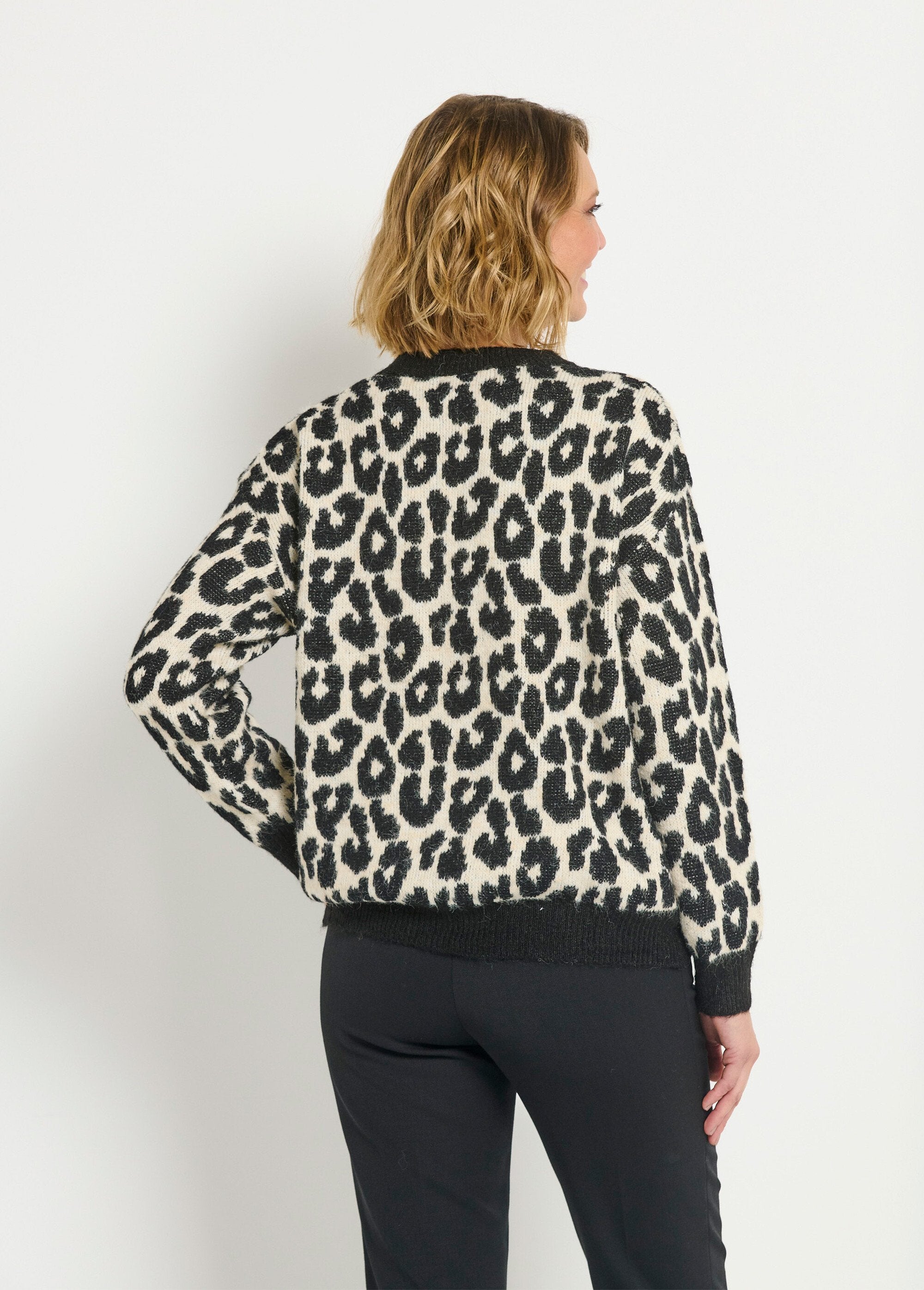 Pull_léopard_col_rond_chaud_avec_laine_Leopard_DO1_slim