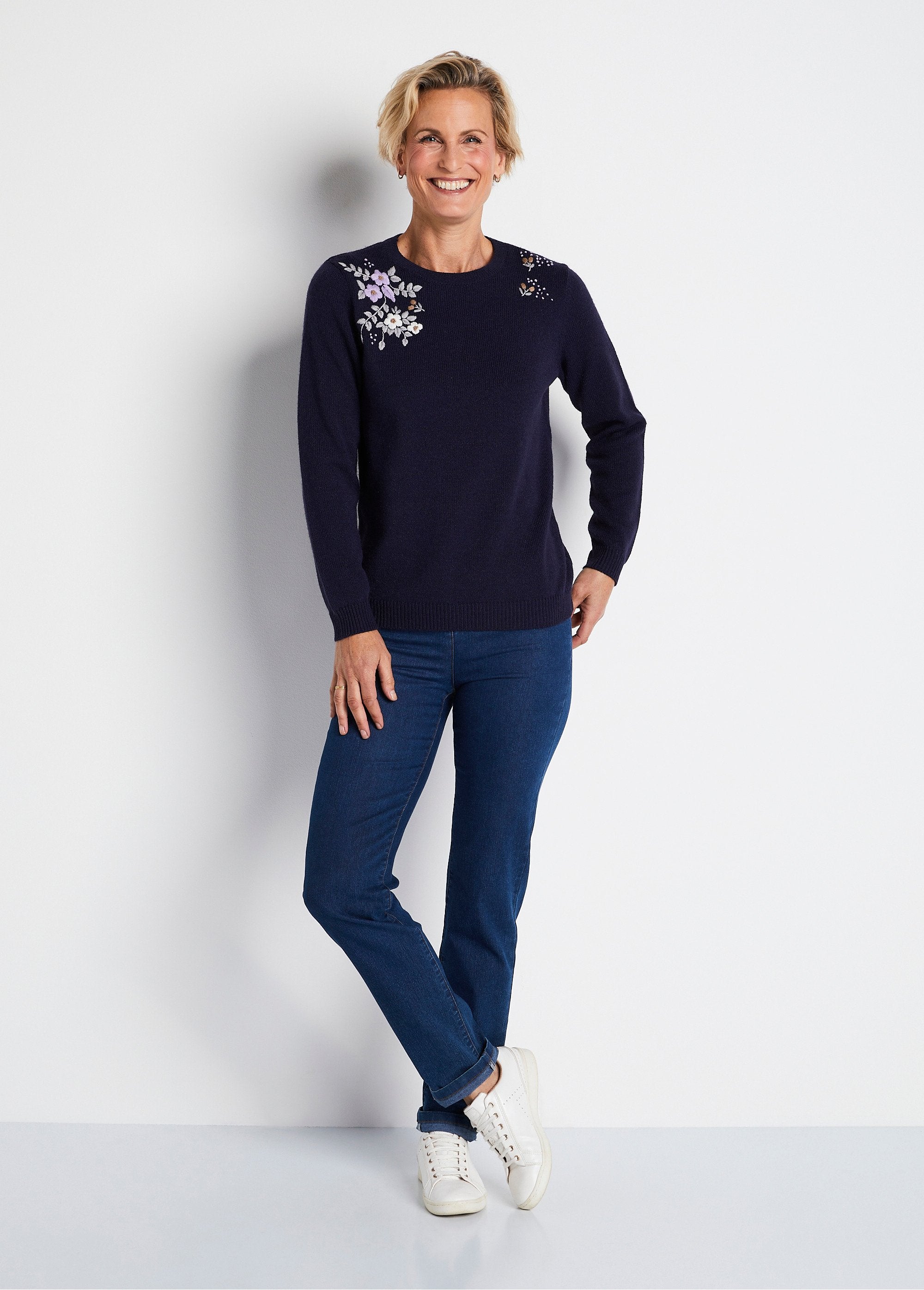 Soft_plain_embroidered_round_neck_long_sleeve_sweater_Marine_SF1_slim