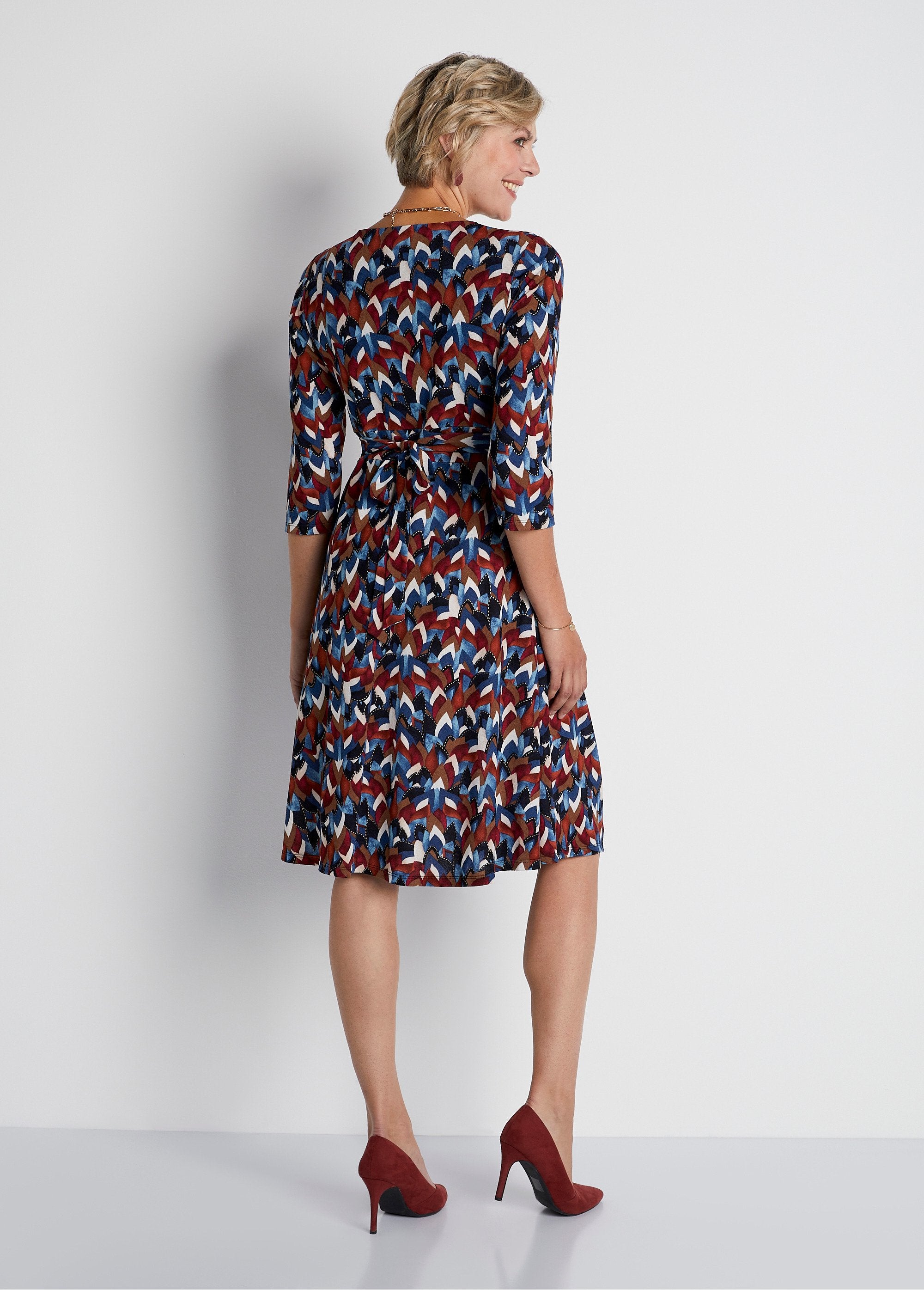 Short_flared_printed_wrap_dress_Blue_print_DO1_slim