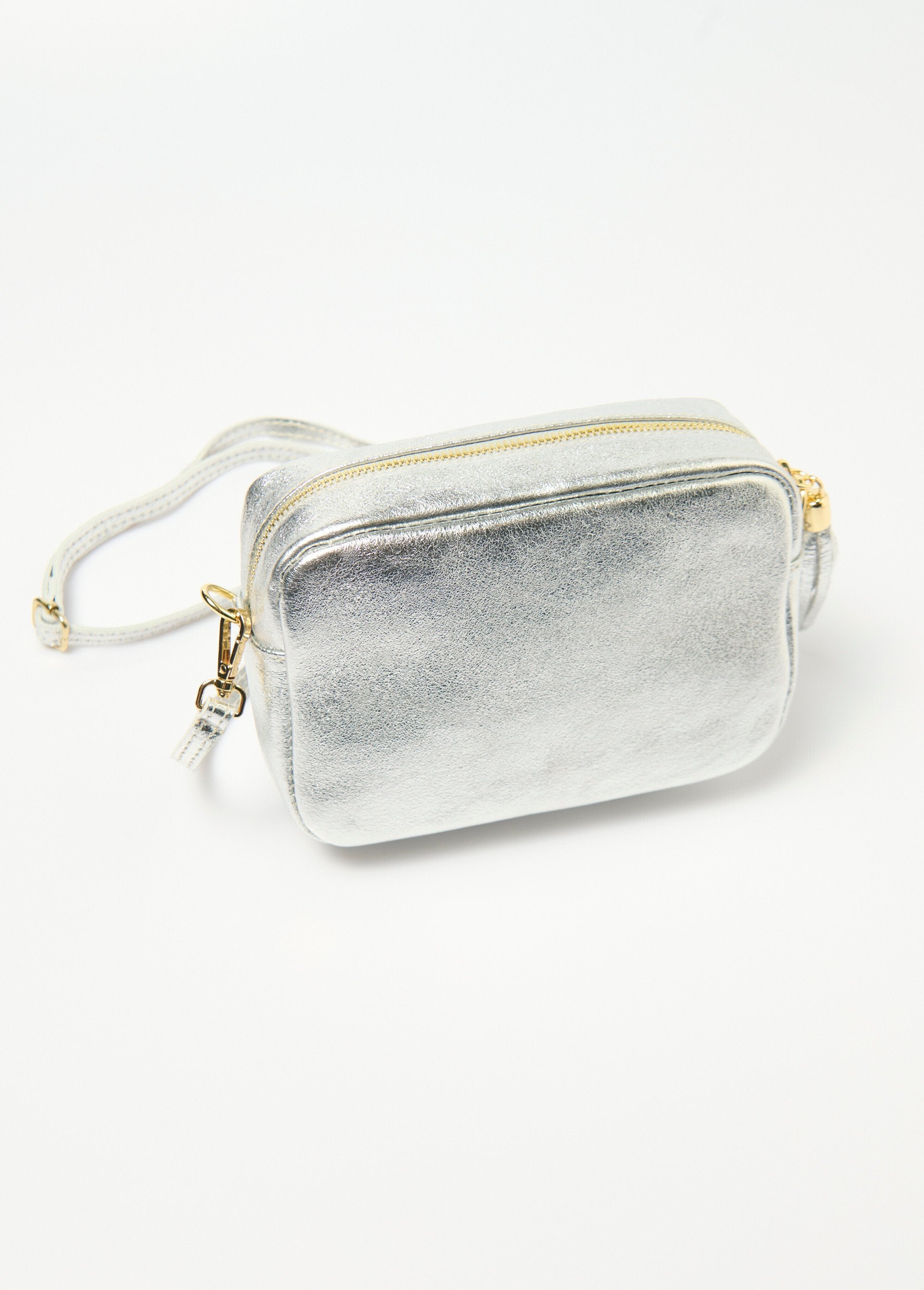 Clutch-shaped_leather_handbag_Silver_DO1_slim