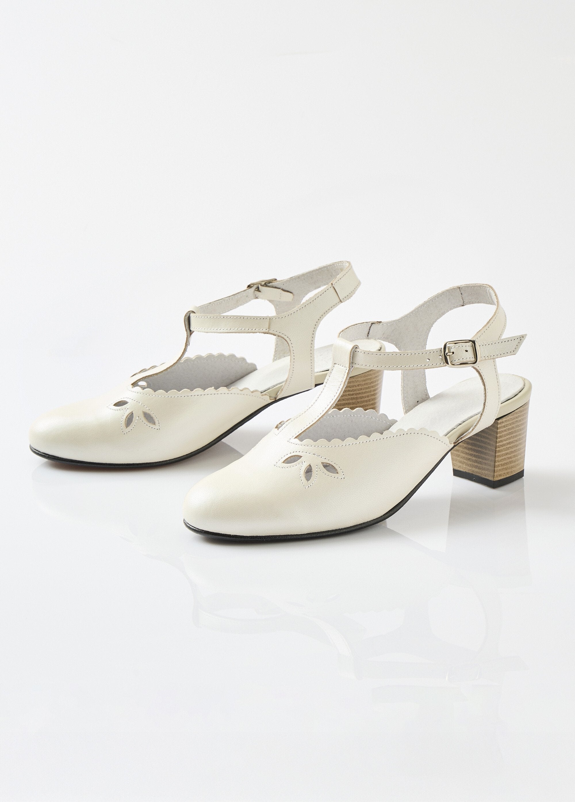 Leather_salome_sandals_with_high_heels_and_comfort_width_Ivory_DE1_slim