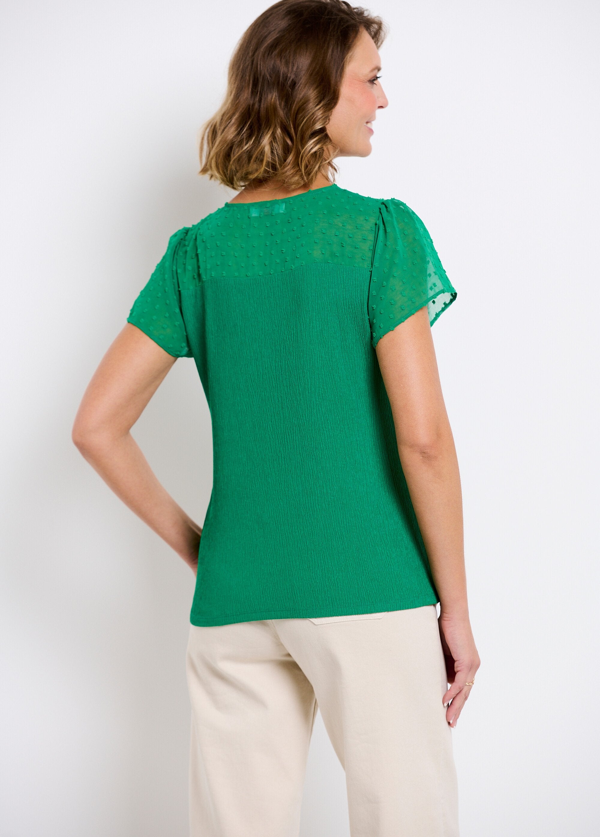 Short-sleeved_V-neck_polka_dot_t-shirt_Green_DO1_slim