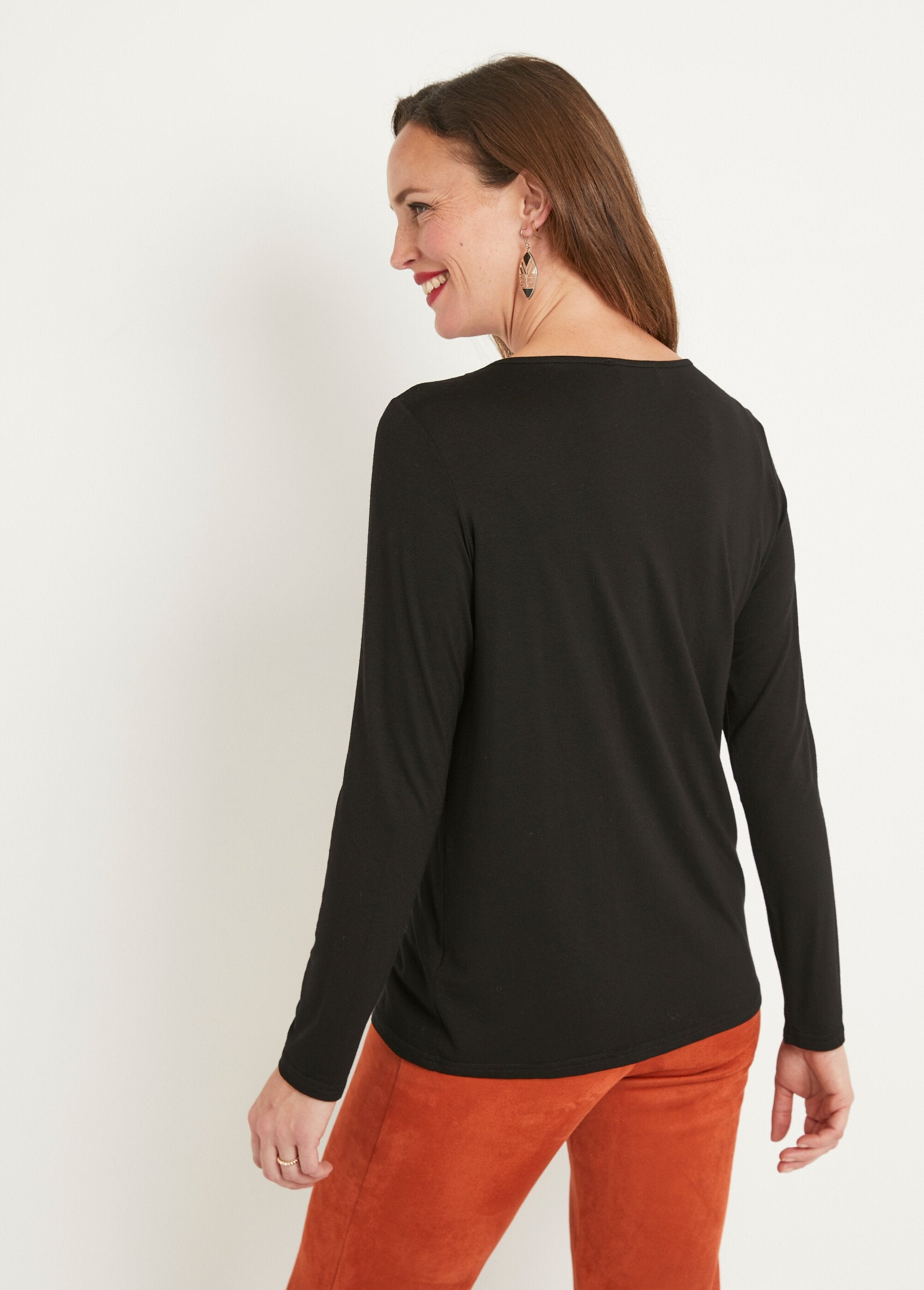 Short_lace_V-neck_long-sleeved_t-shirt_Black_DO1_slim