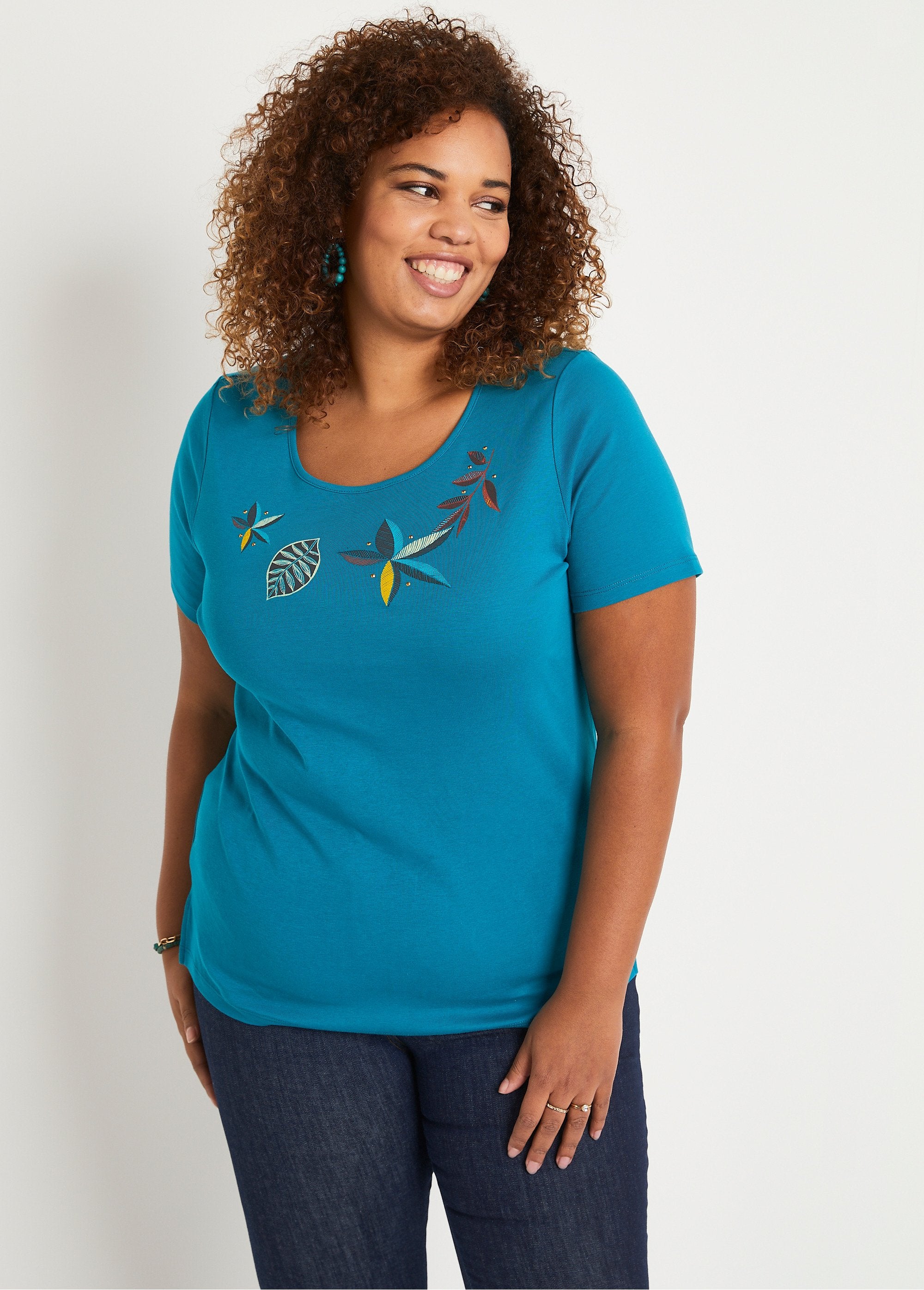 Long_straight_short-sleeved_t-shirt_Aqua_FA1_curvy