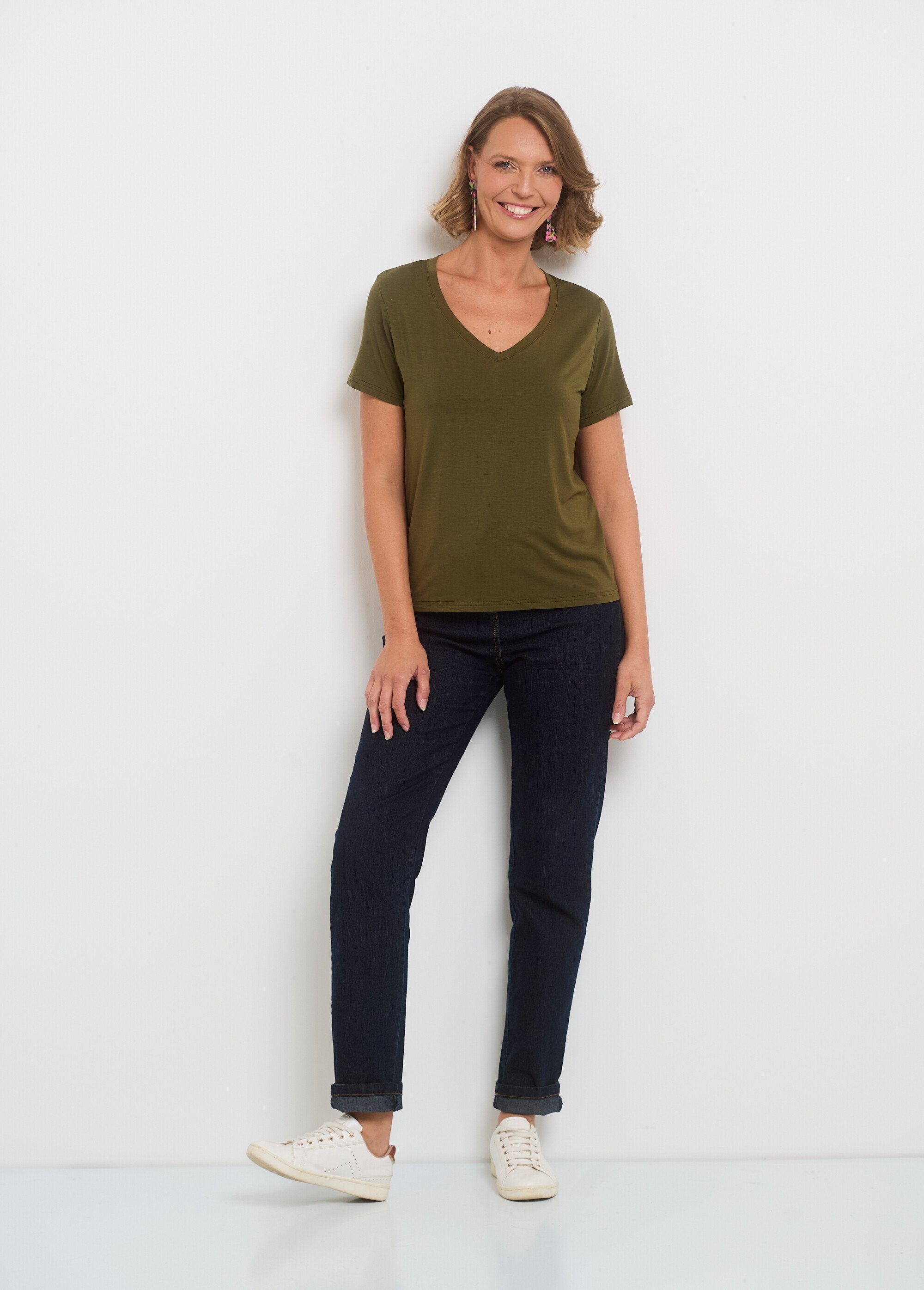 Short-sleeved_V-neck_fluid_t-shirt_Khaki_SF1_slim