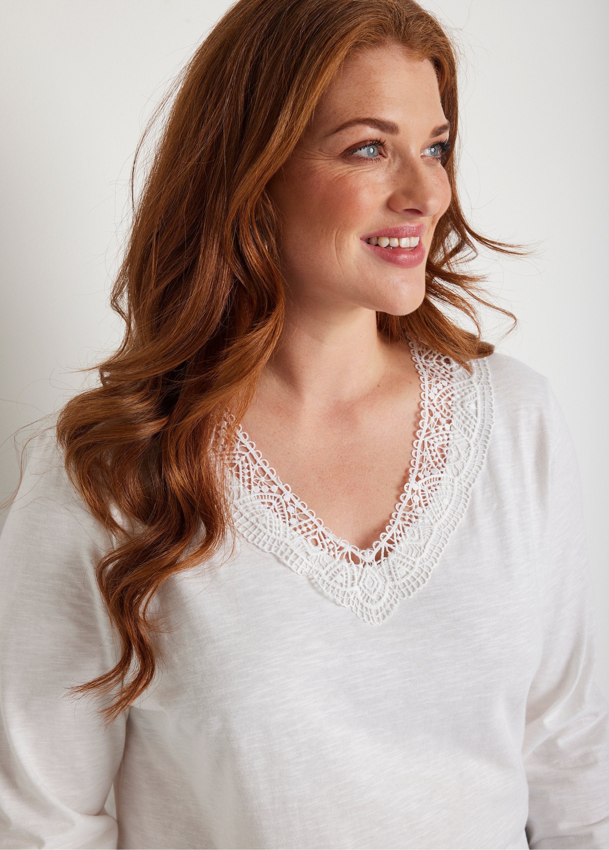 3/4_sleeve_cotton_and_macramé_T-shirt_White_DE1_curvy