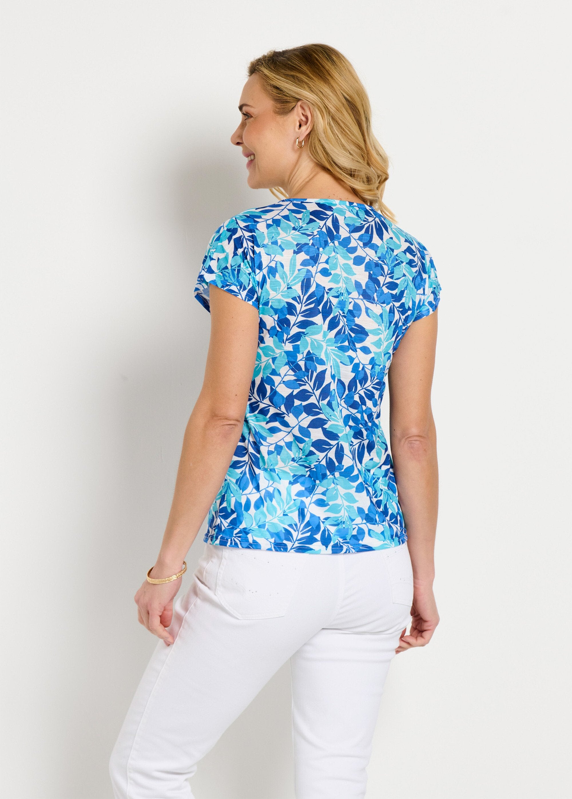 Short-sleeved_T-shirt_with_leaf_print_and_round_neck_Blue_and_aqua_DO1_slim