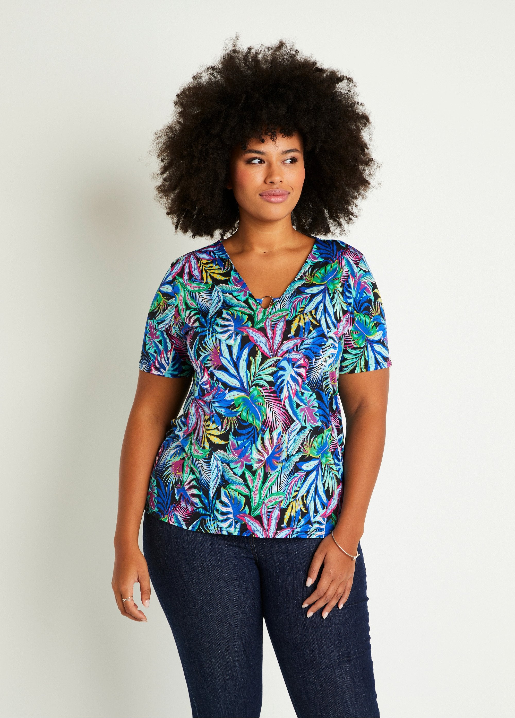 Plain_or_printed_short-sleeved_T-shirt_Blue_print_FA1_curvy