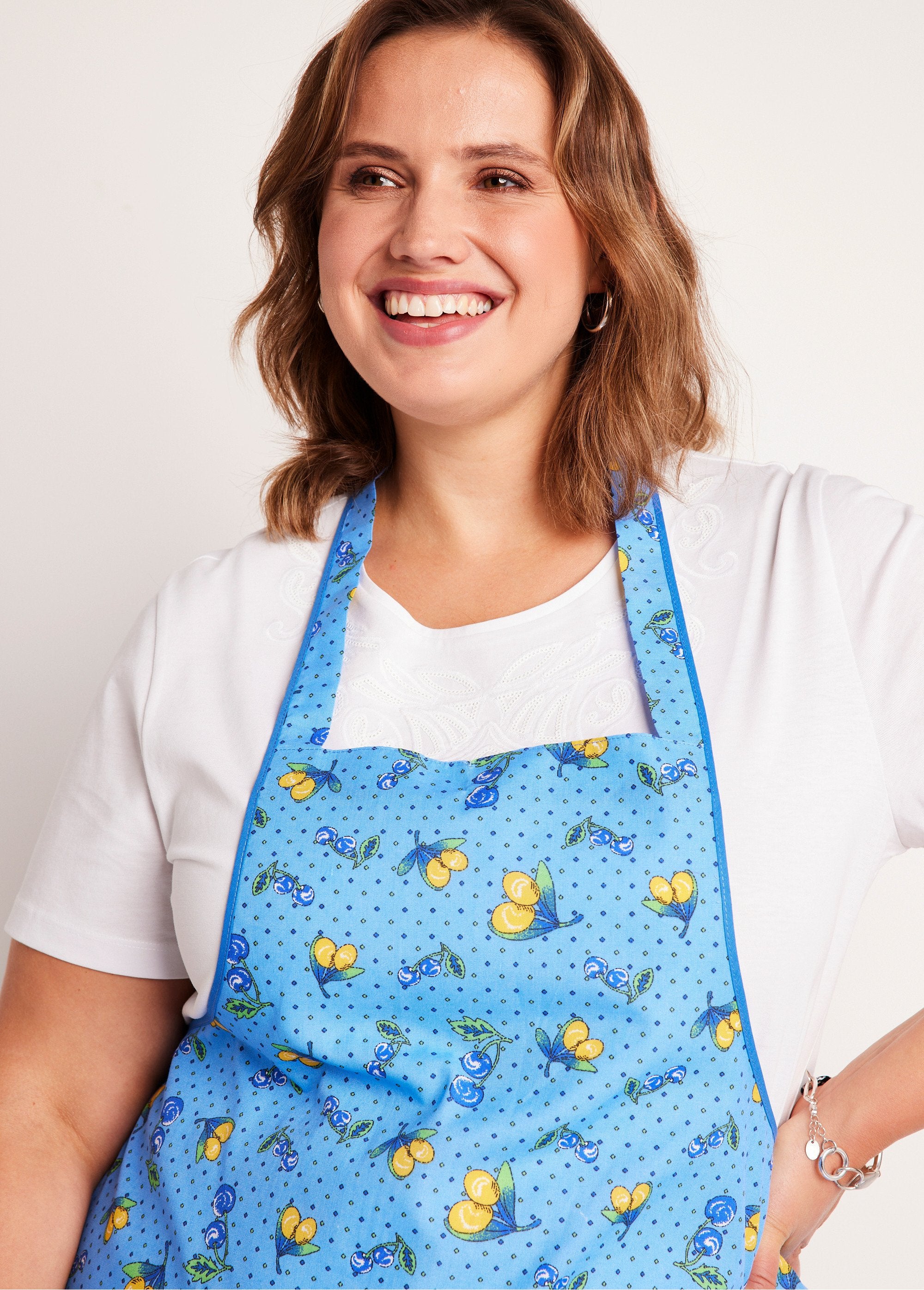 Printed_bib_apron_-_set_of_2_Blue_and_yellow_DE1_curvy