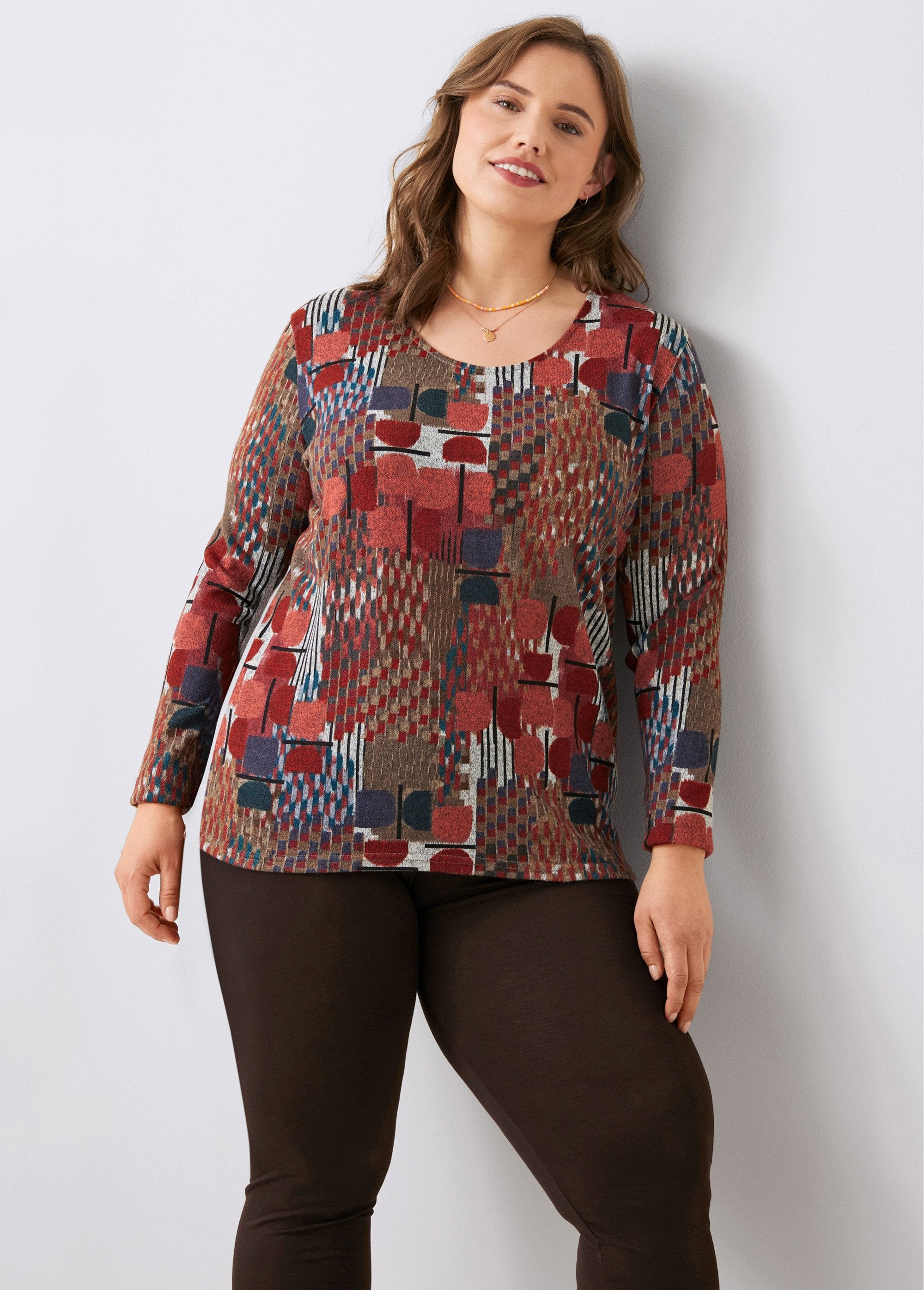 Warm_printed_round_neck_short_straight_t-shirt_Taupe_and_coral_FA1_curvy