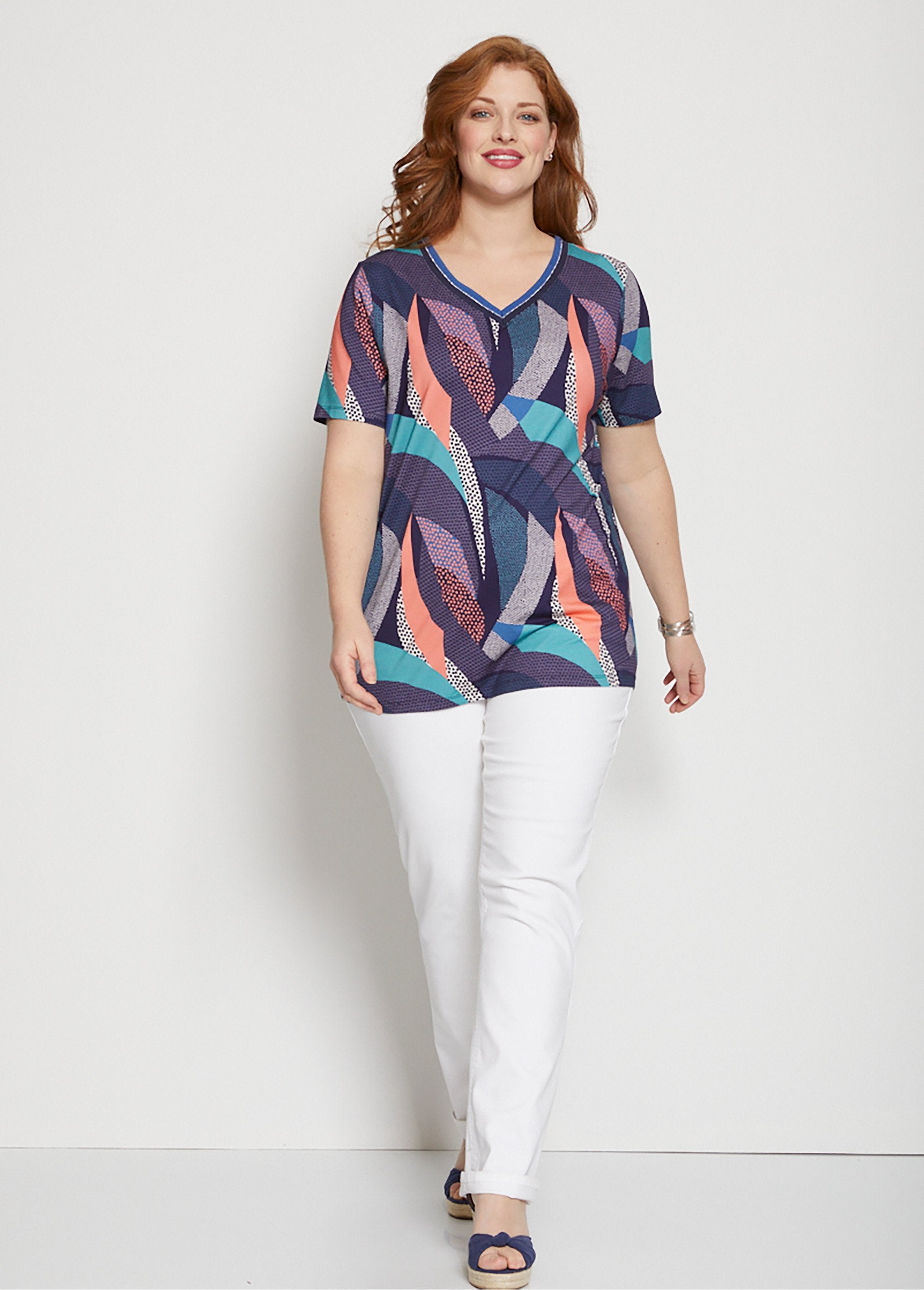 V-neck_jersey_t-shirt_with_iridescent_braid_Blue_and_emerald_SF1_curvy