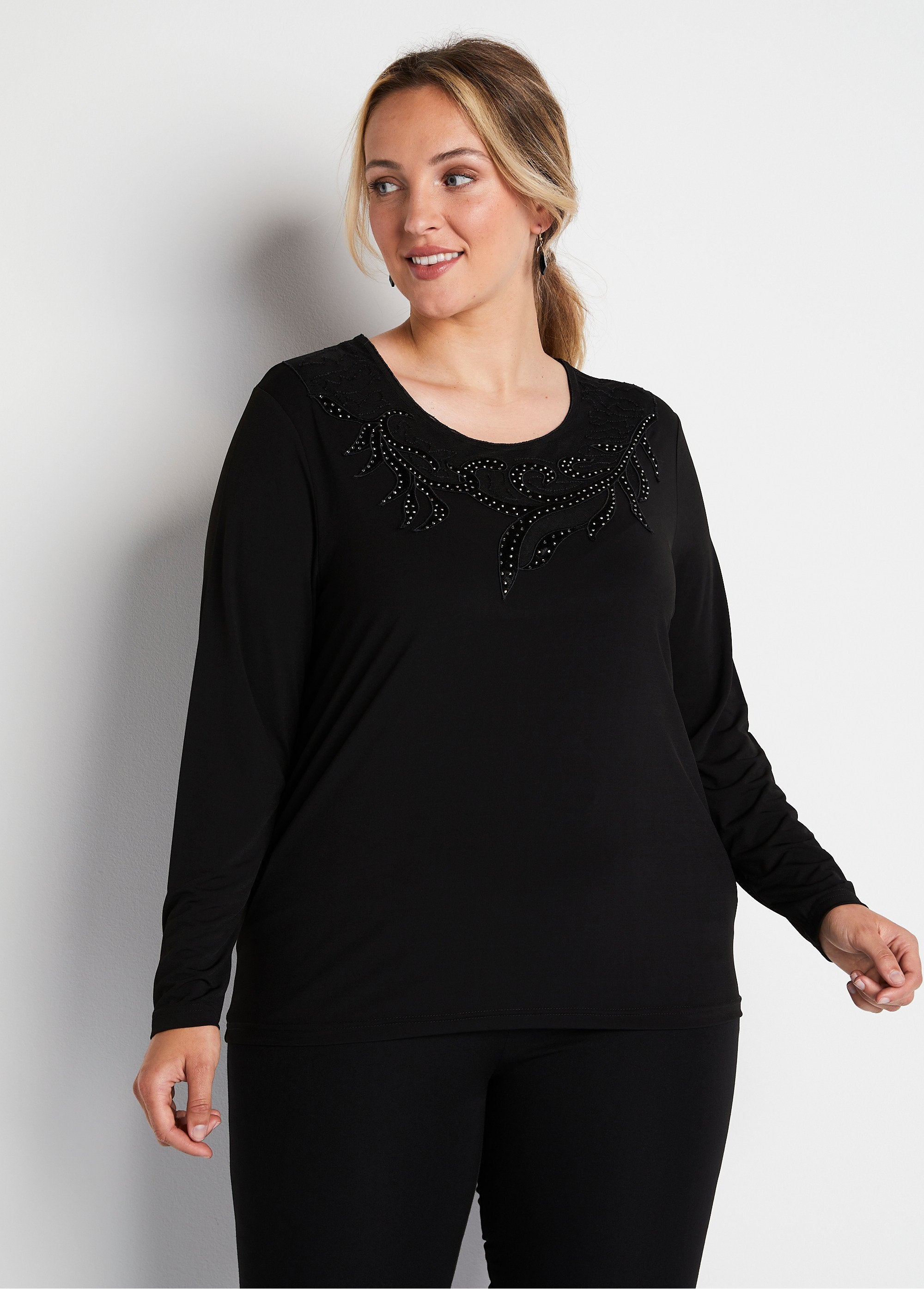 T-shirt_court_col_rond_résille_brodé_strass_Noir_FA1_curvy