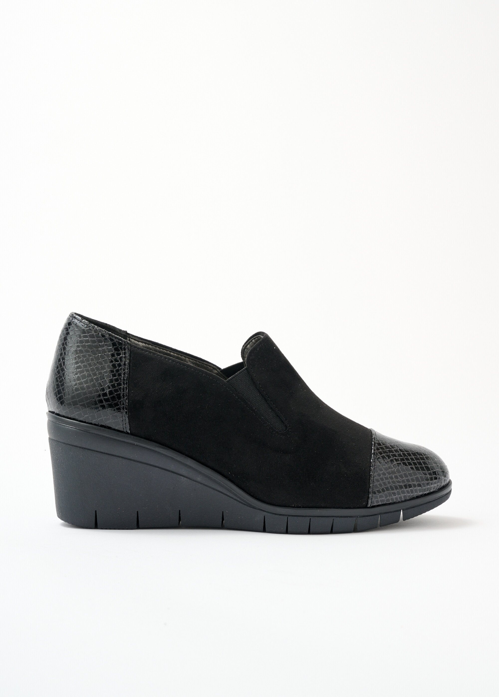 Elasticated_comfort_width_wedge_moccasins_Black_DR1_slim