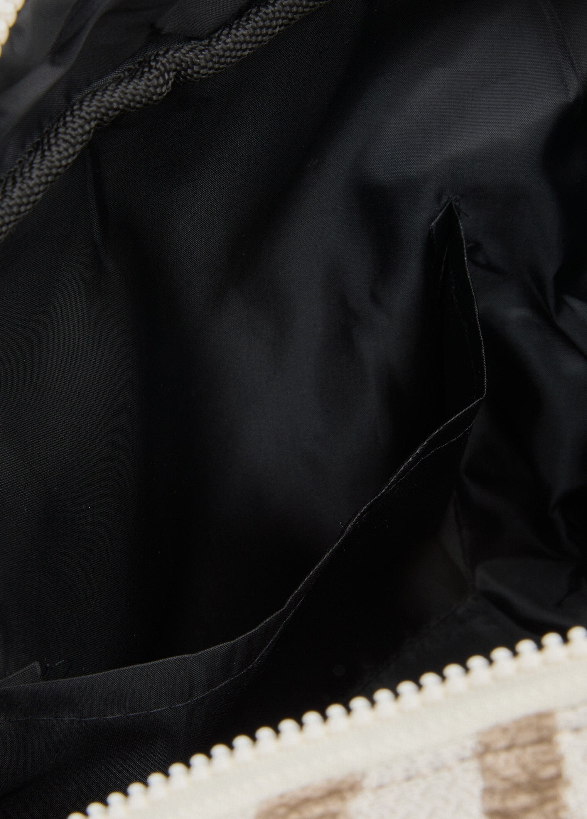 Textured_fabric_toiletry_bag_Beige_DE2_slim