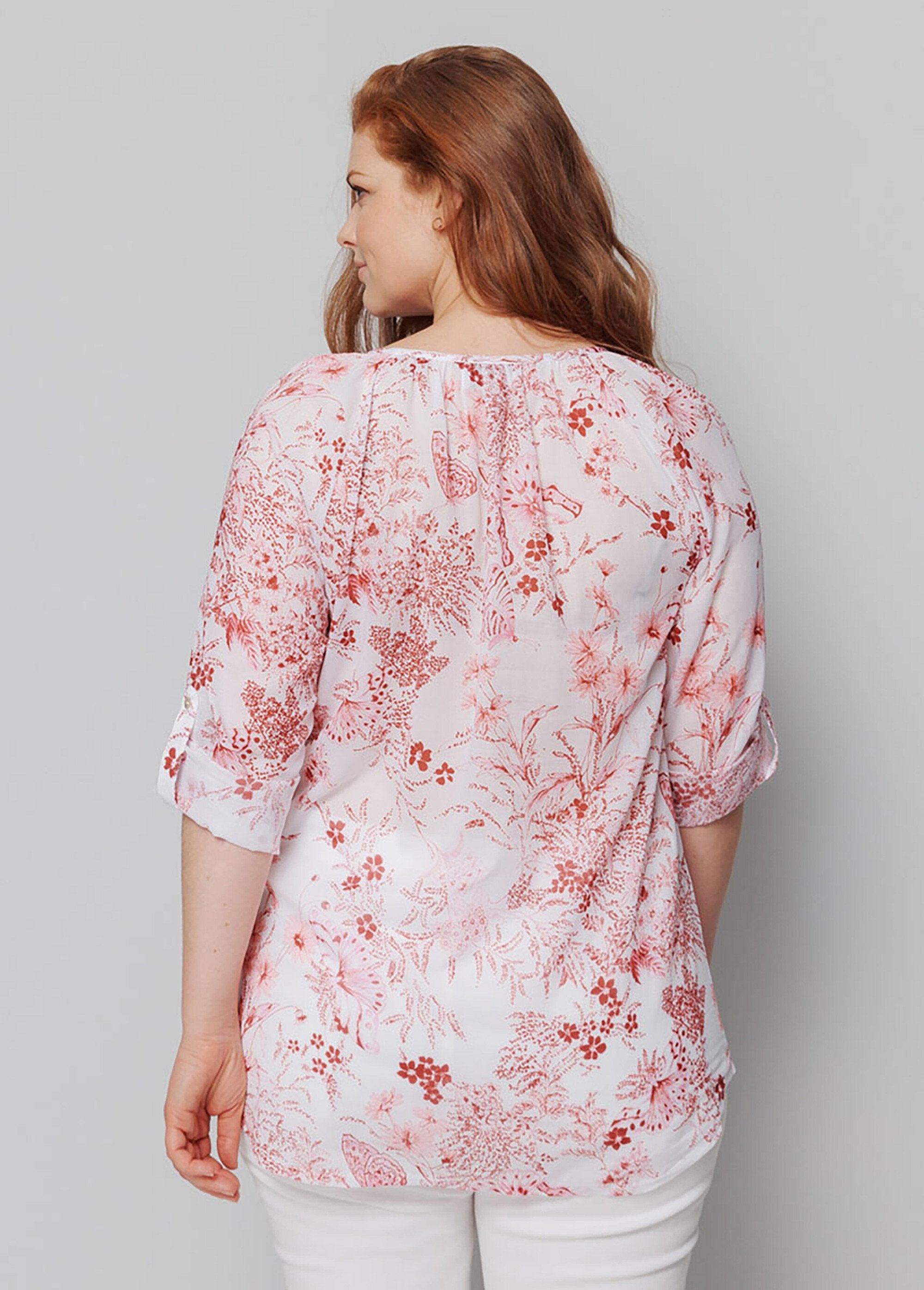 Loose_buttoned_tunic_with_printed_veil_White_and_pink_DO1_curvy