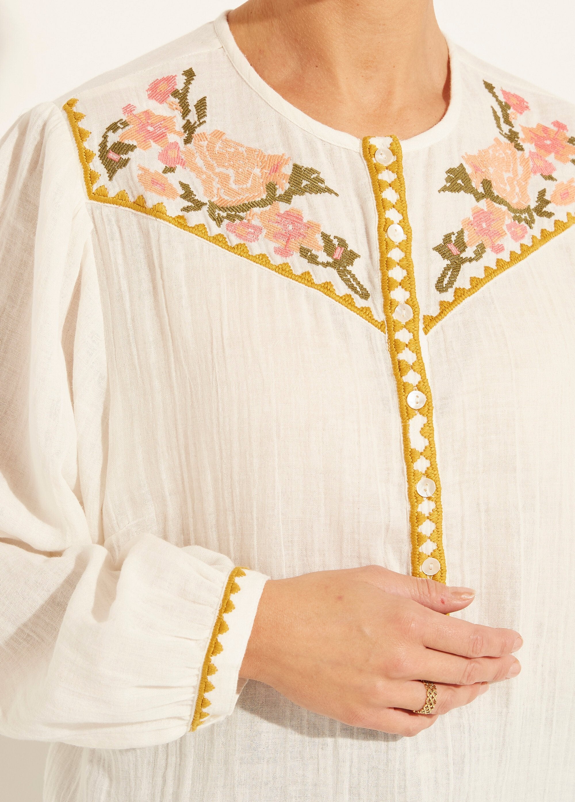 Loose_buttoned_cotton_gauze_embroidered_tunic_White_DE1_slim