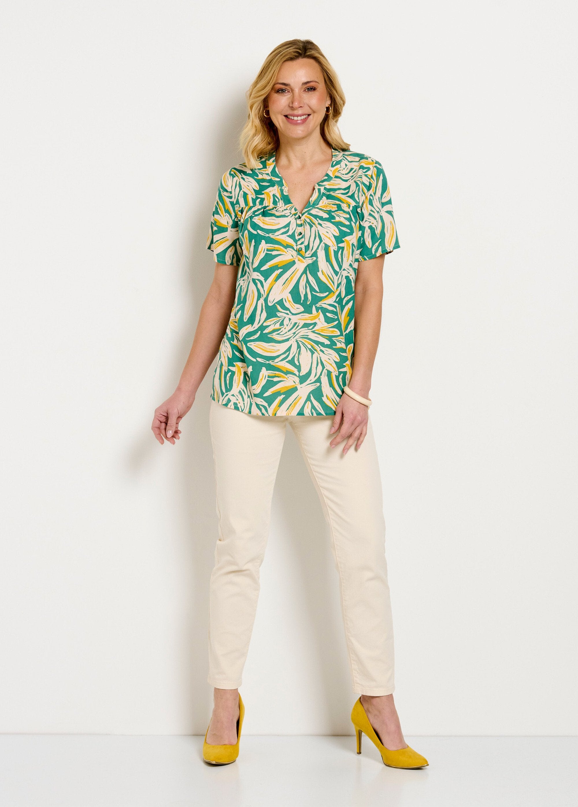 Loose_printed_buttoned_V-neck_tunic_Green_and_white_SF1_slim