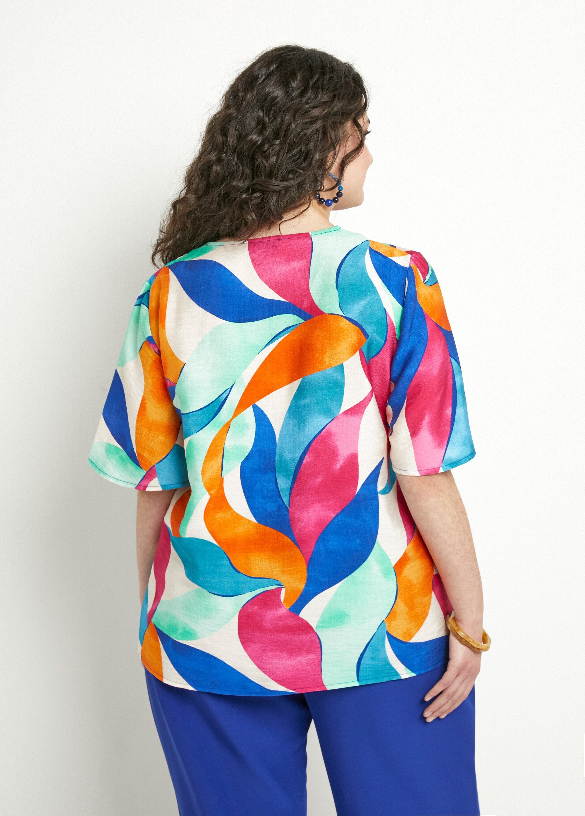 Long_loose_printed_tunic_with_ruffled_sleeves_Orange_and_blue_DO1_curvy