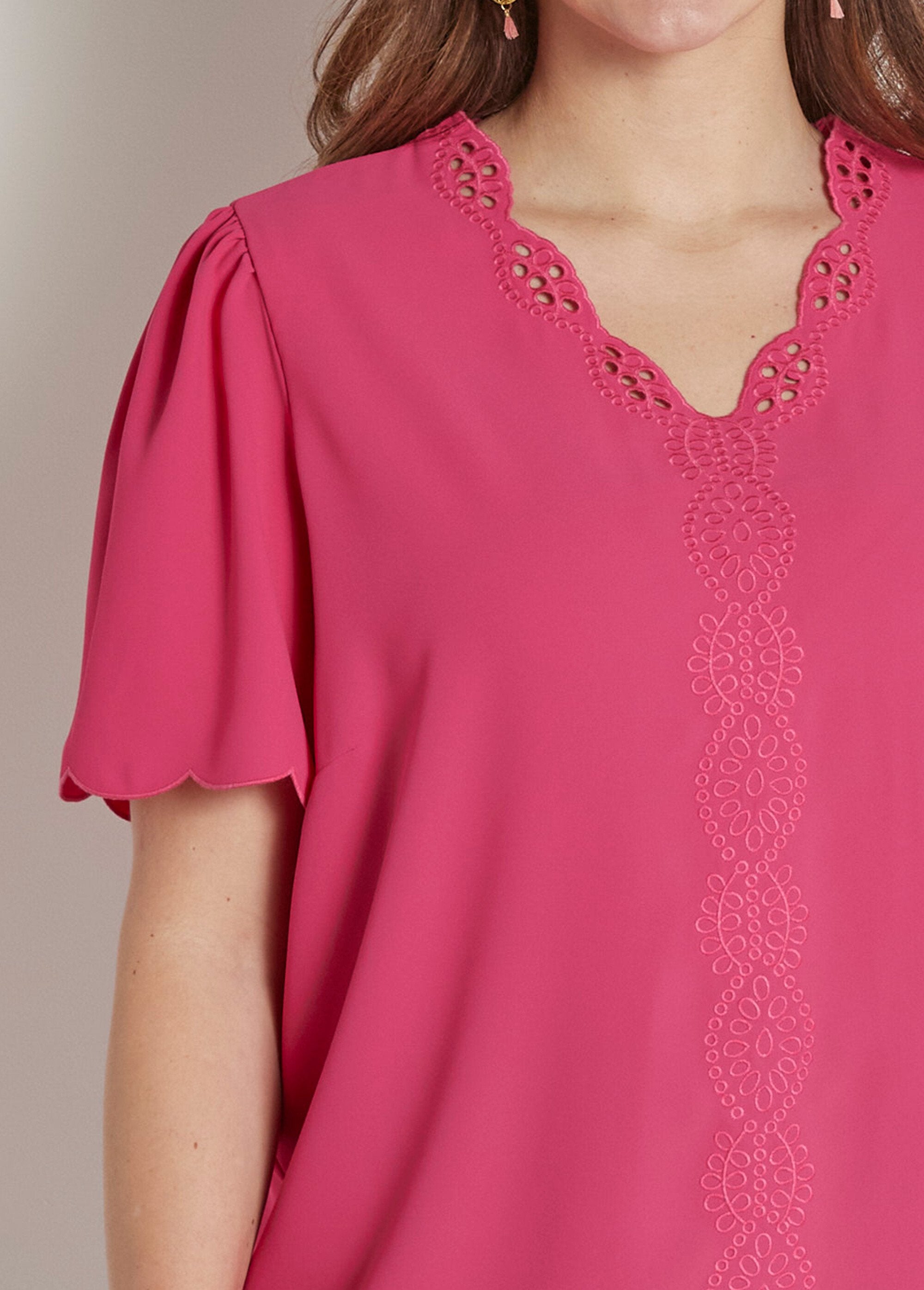 Long_embroidered_tunic_with_short_sleeves_Fuchsia_DE1_curvy