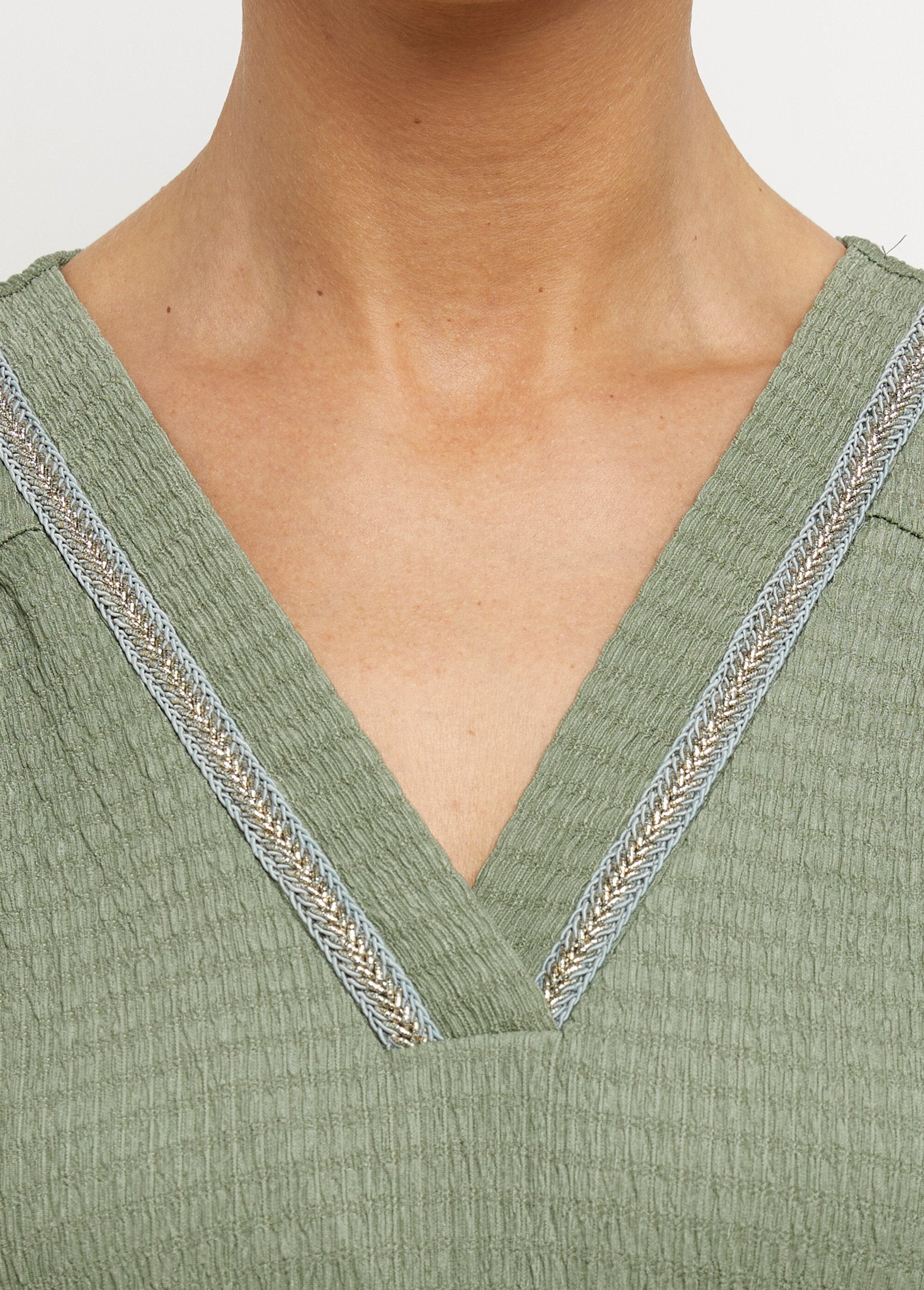 Textured_tunic,_V-neck_with_trim_Lime_green_DE1_slim
