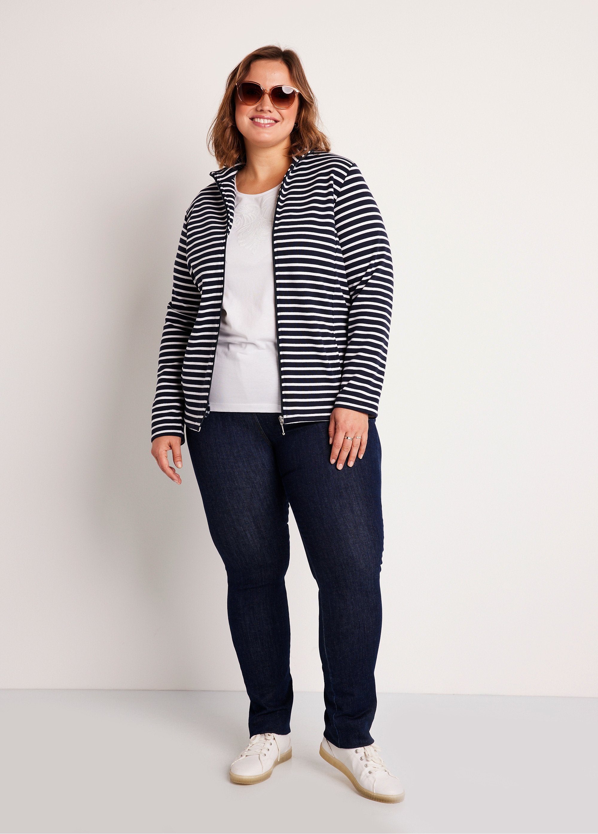 High_collar_lounge_jacket_Navy_stripe_SF1_curvy